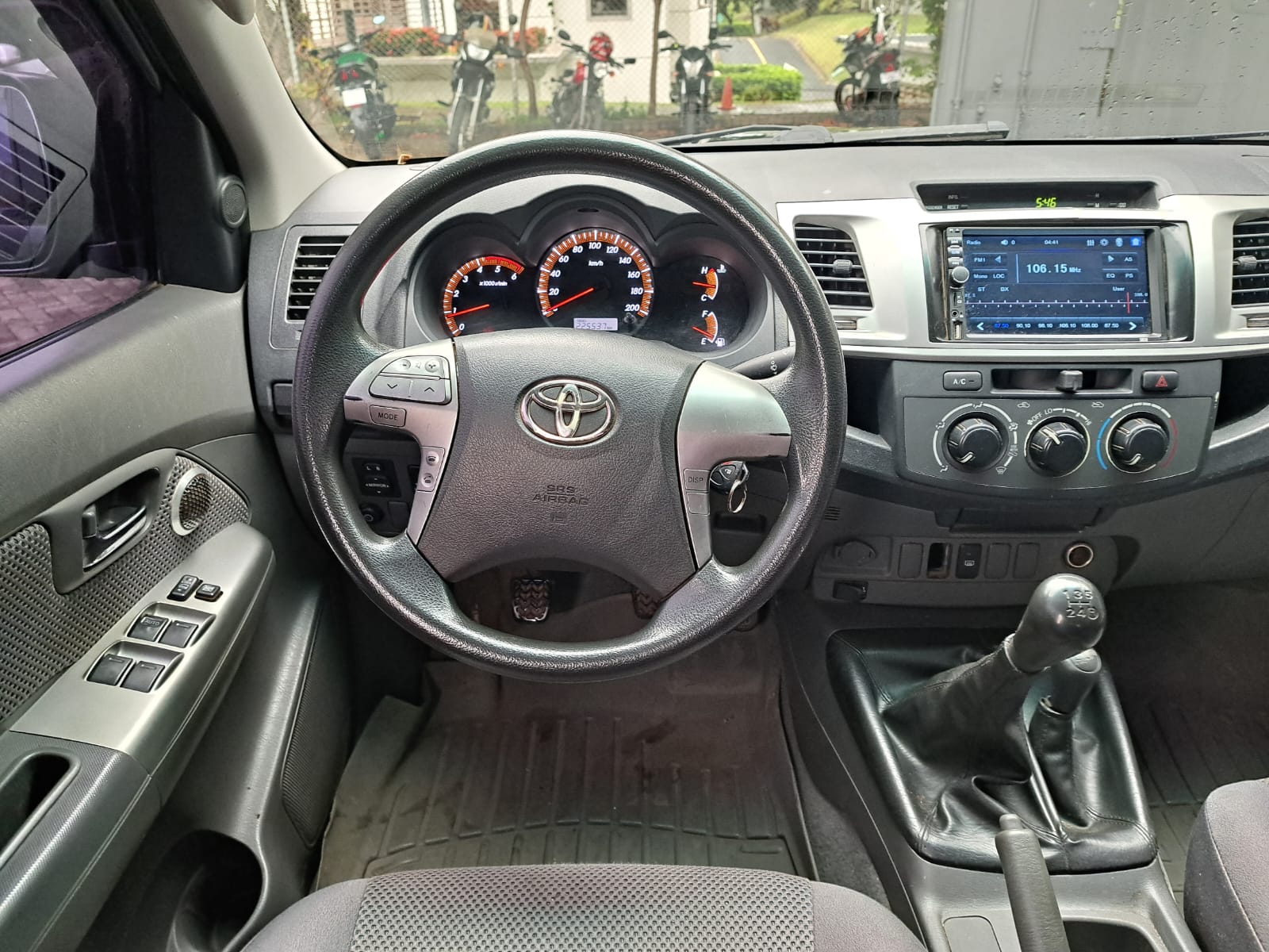 TOYOTA HILUX SRV