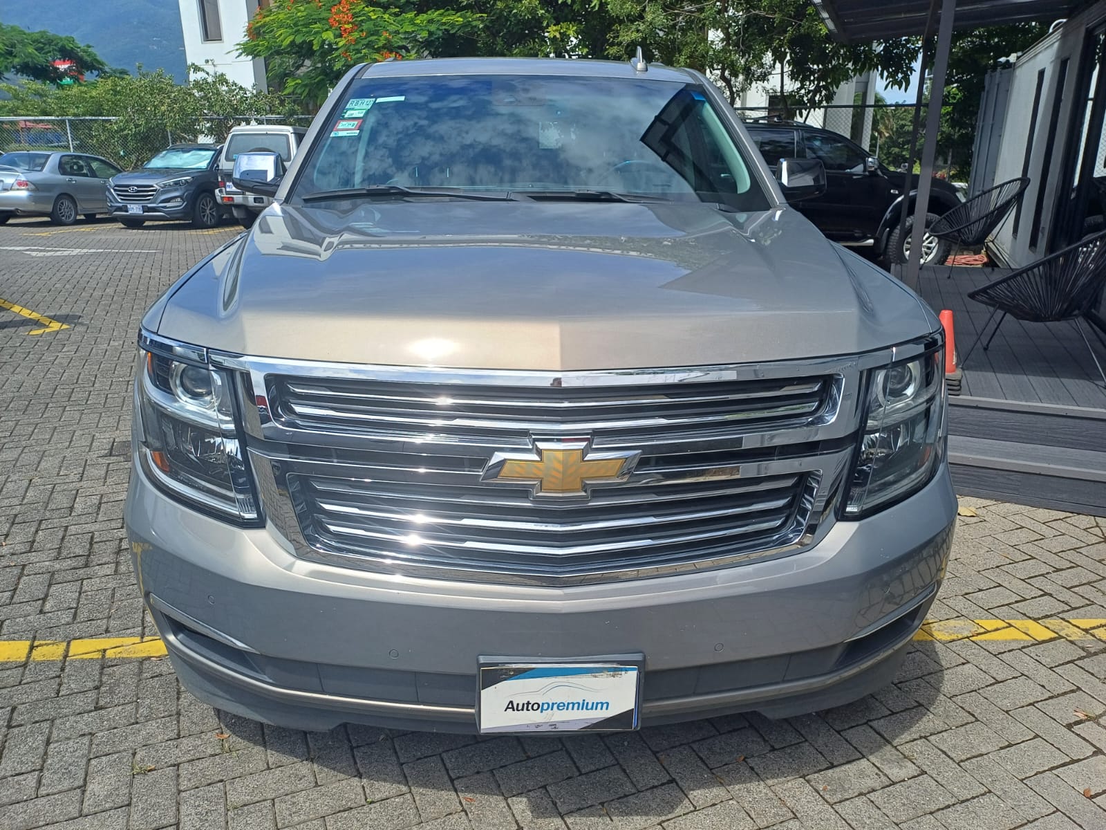 CHEVROLET SUBURBAN