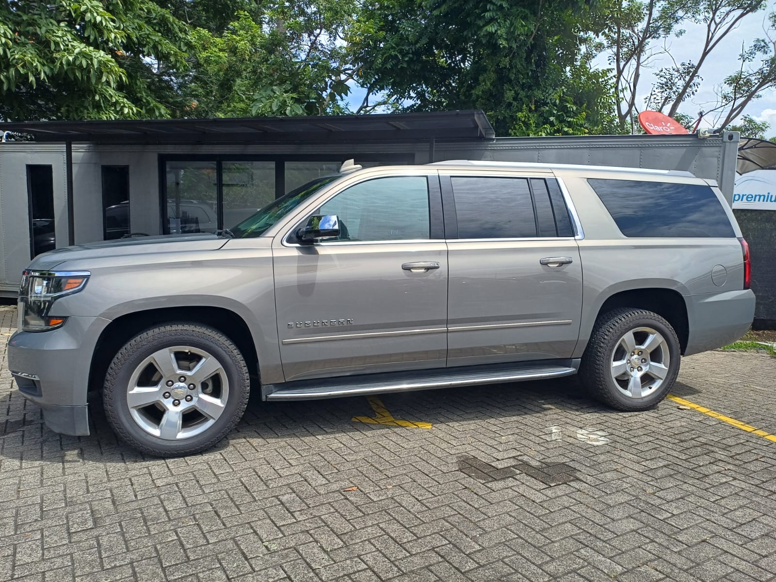 CHEVROLET SUBURBAN