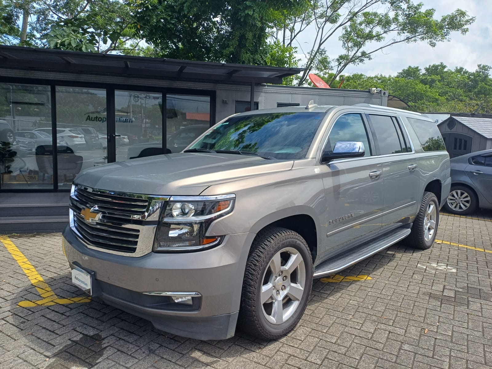 CHEVROLET SUBURBAN