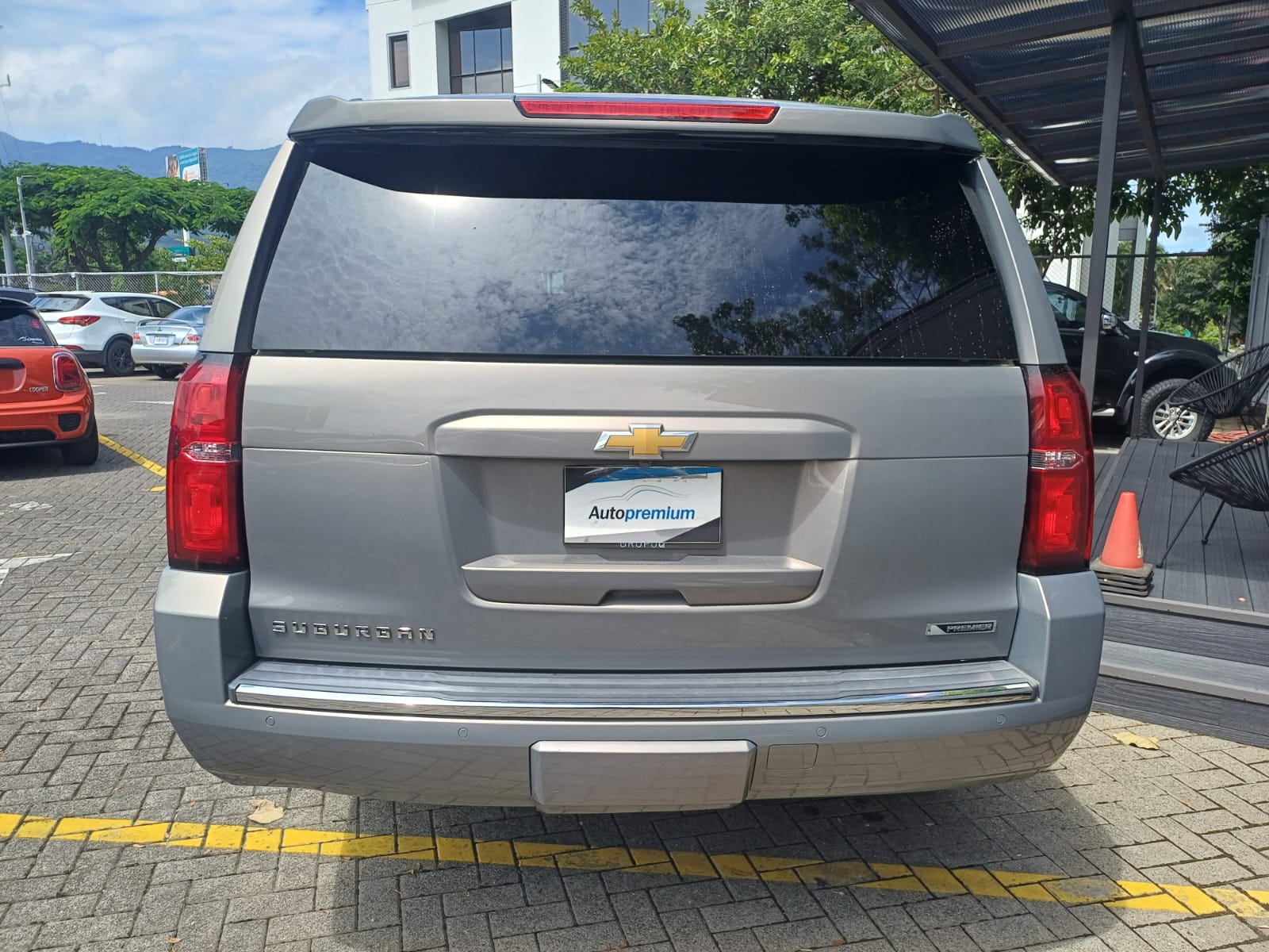 CHEVROLET SUBURBAN