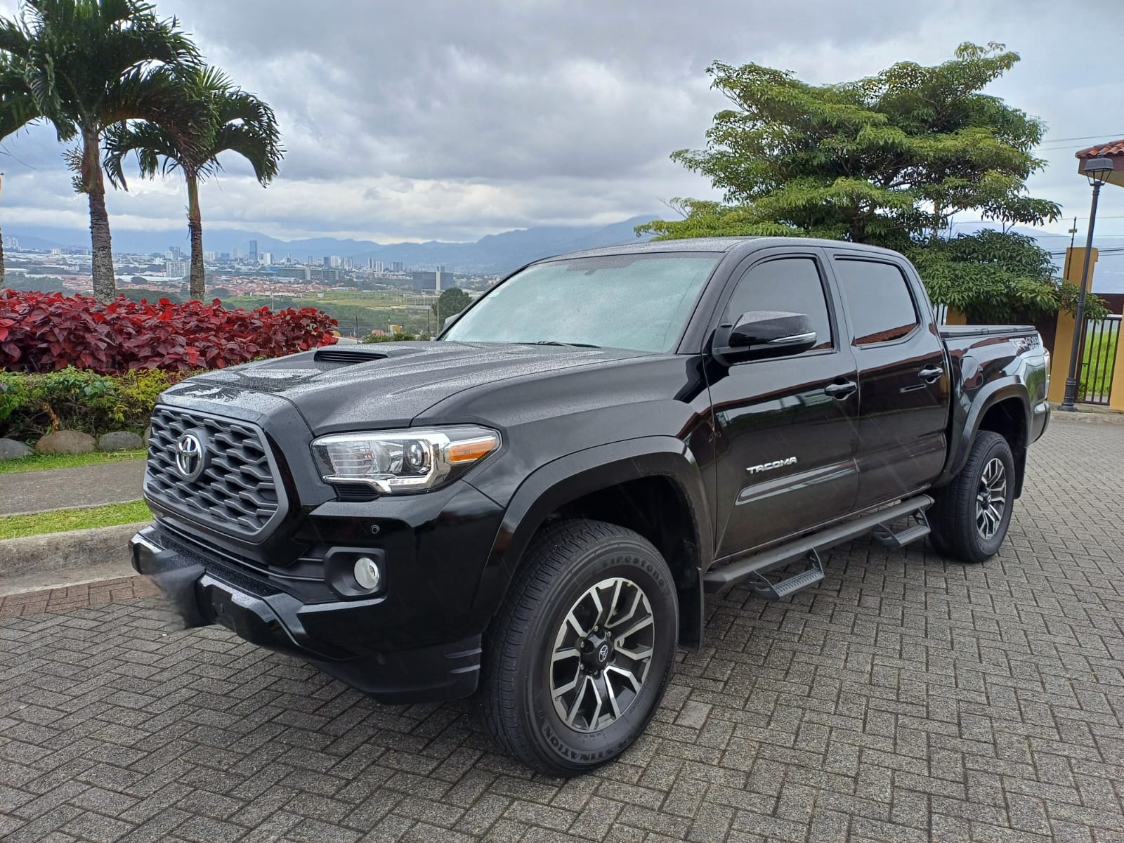 TOYOTA TACOMA