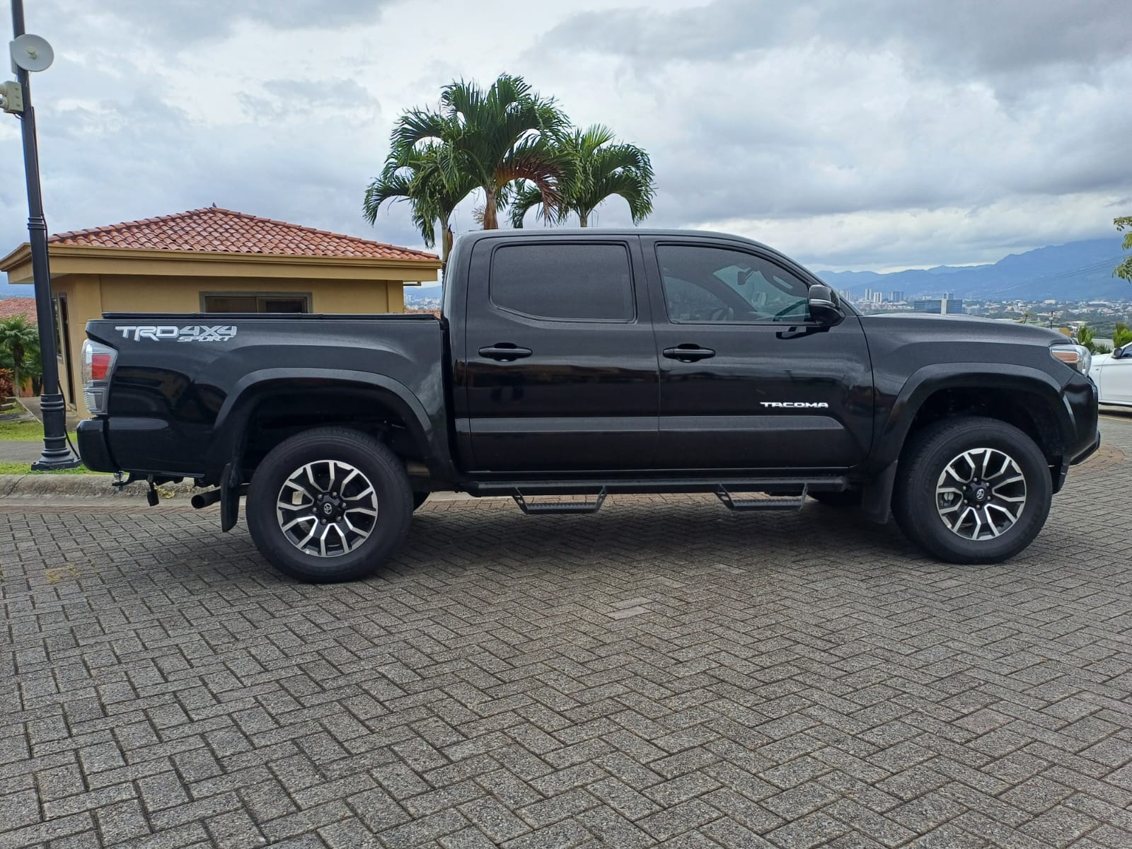 TOYOTA TACOMA