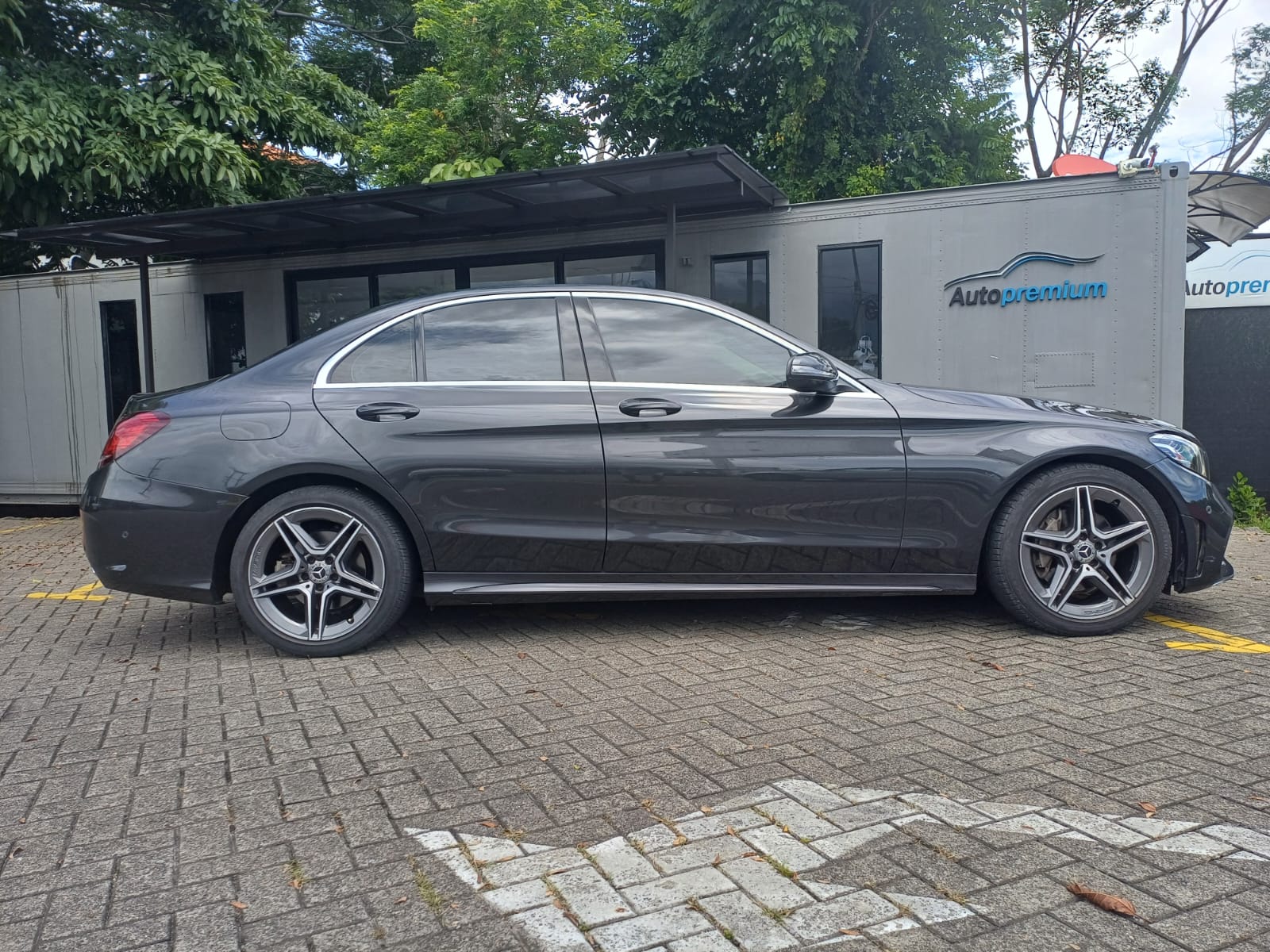 MERCEDES BENZ C200 AMG