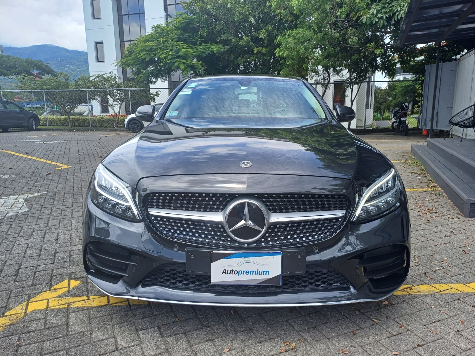 MERCEDES BENZ C200 AMG