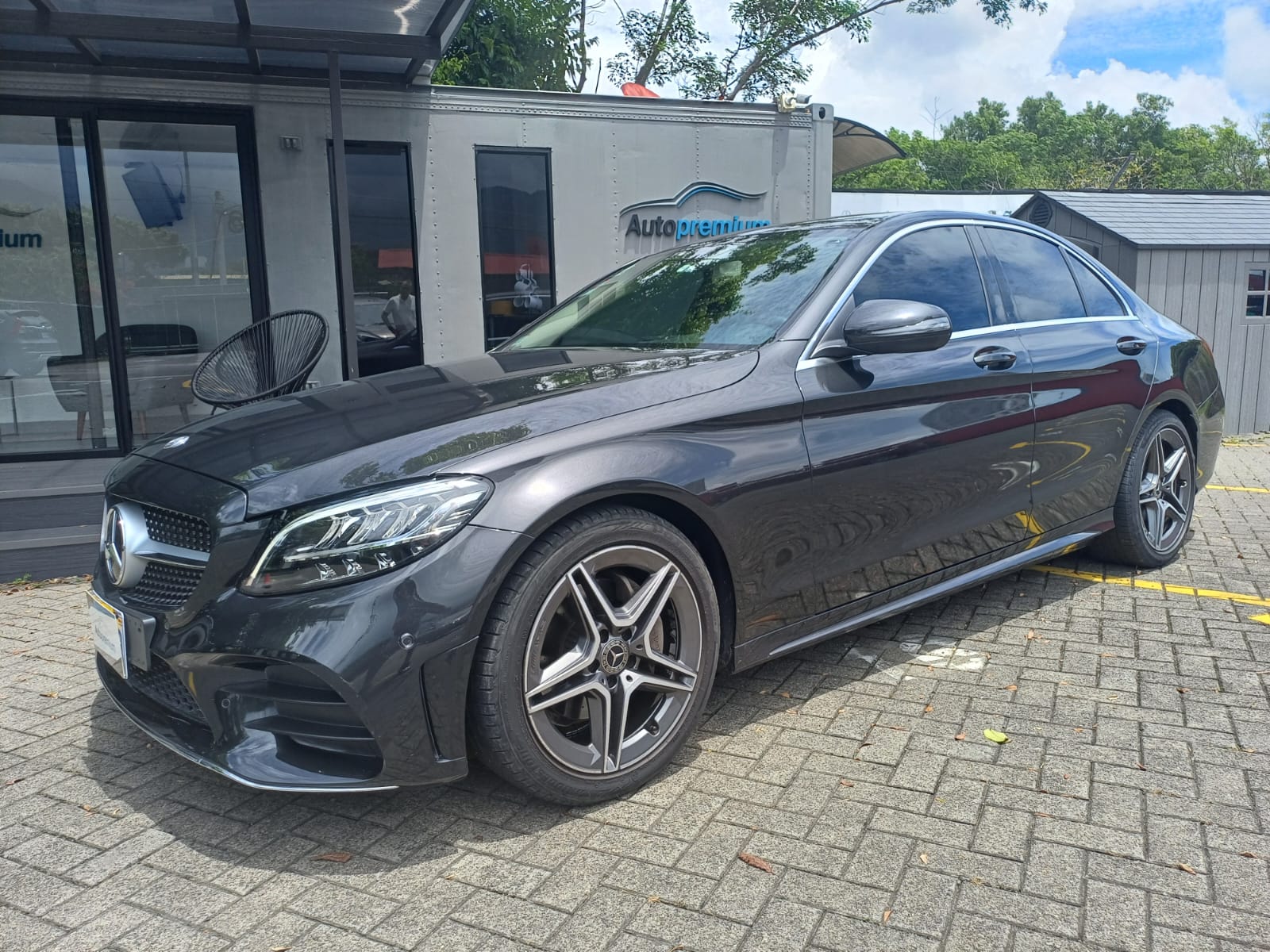 MERCEDES BENZ C200 AMG