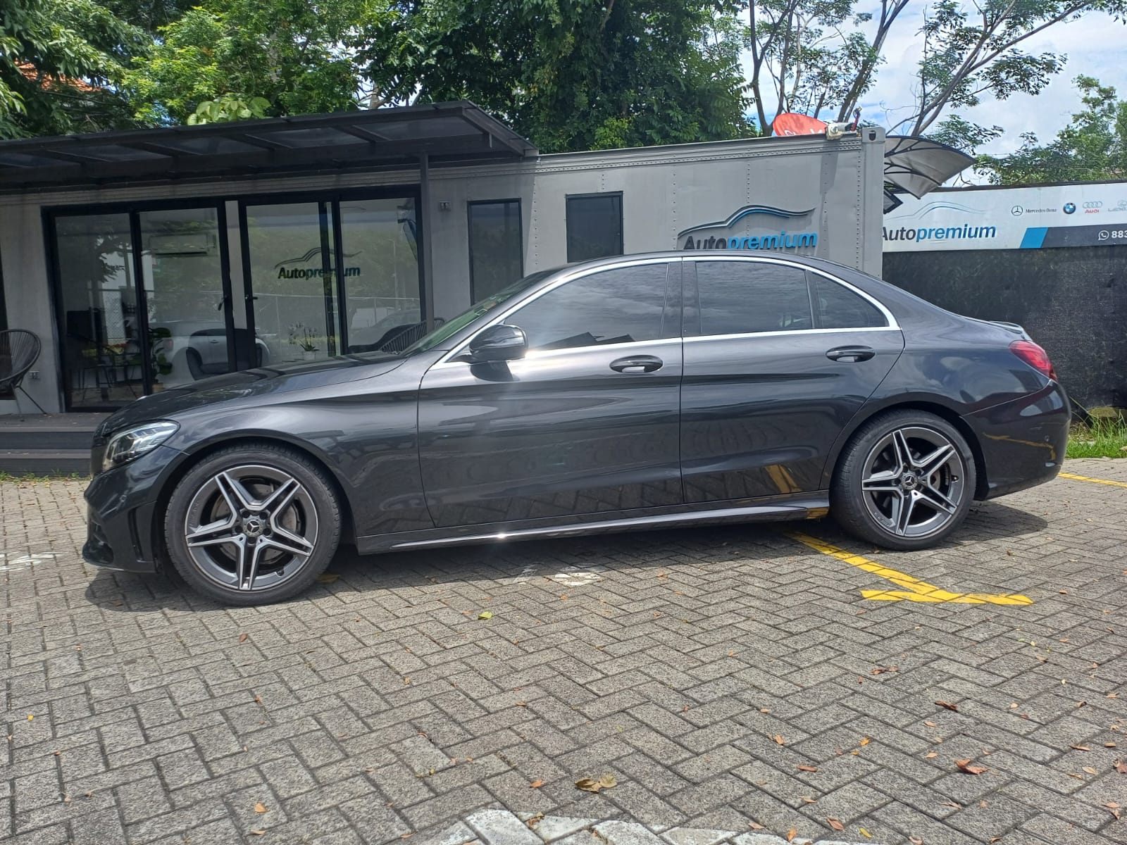 MERCEDES BENZ C200 AMG