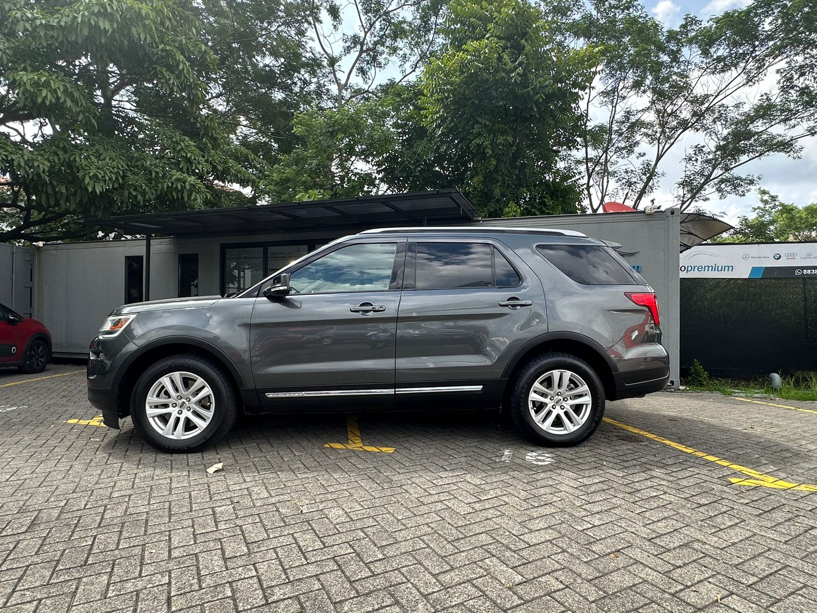 FORD EXPLORER XLT