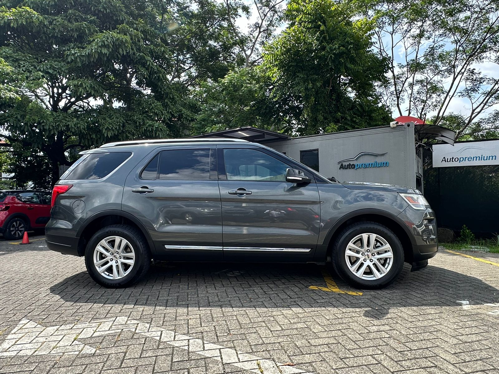 FORD EXPLORER XLT