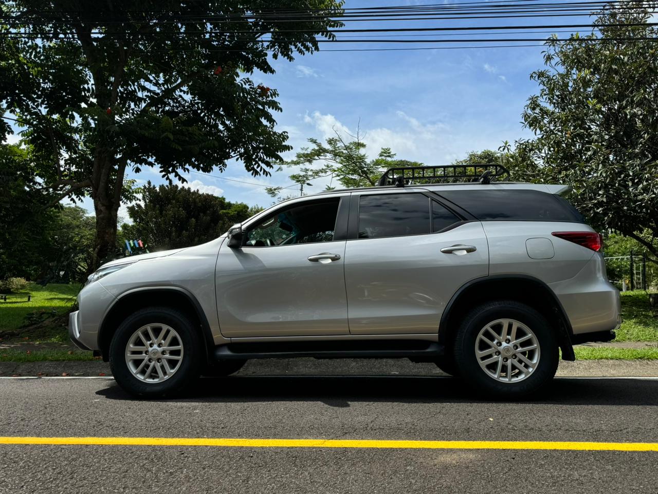 TOYOTA FORTUNER