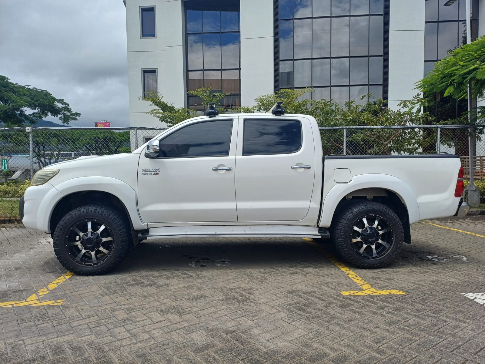 TOYOTA HILUX SRV