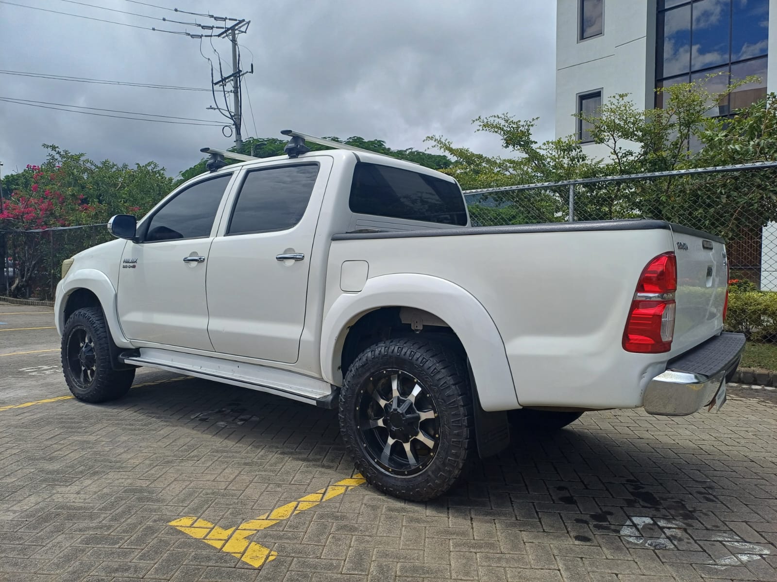 TOYOTA HILUX SRV