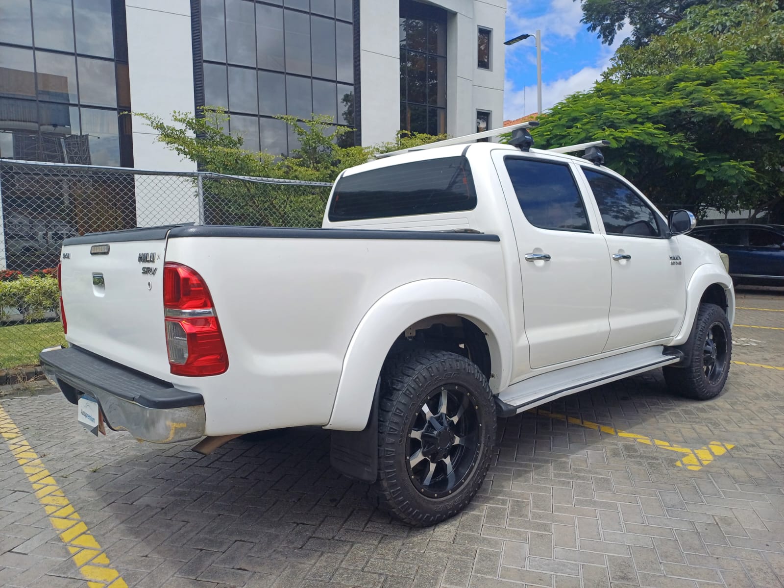 TOYOTA HILUX SRV