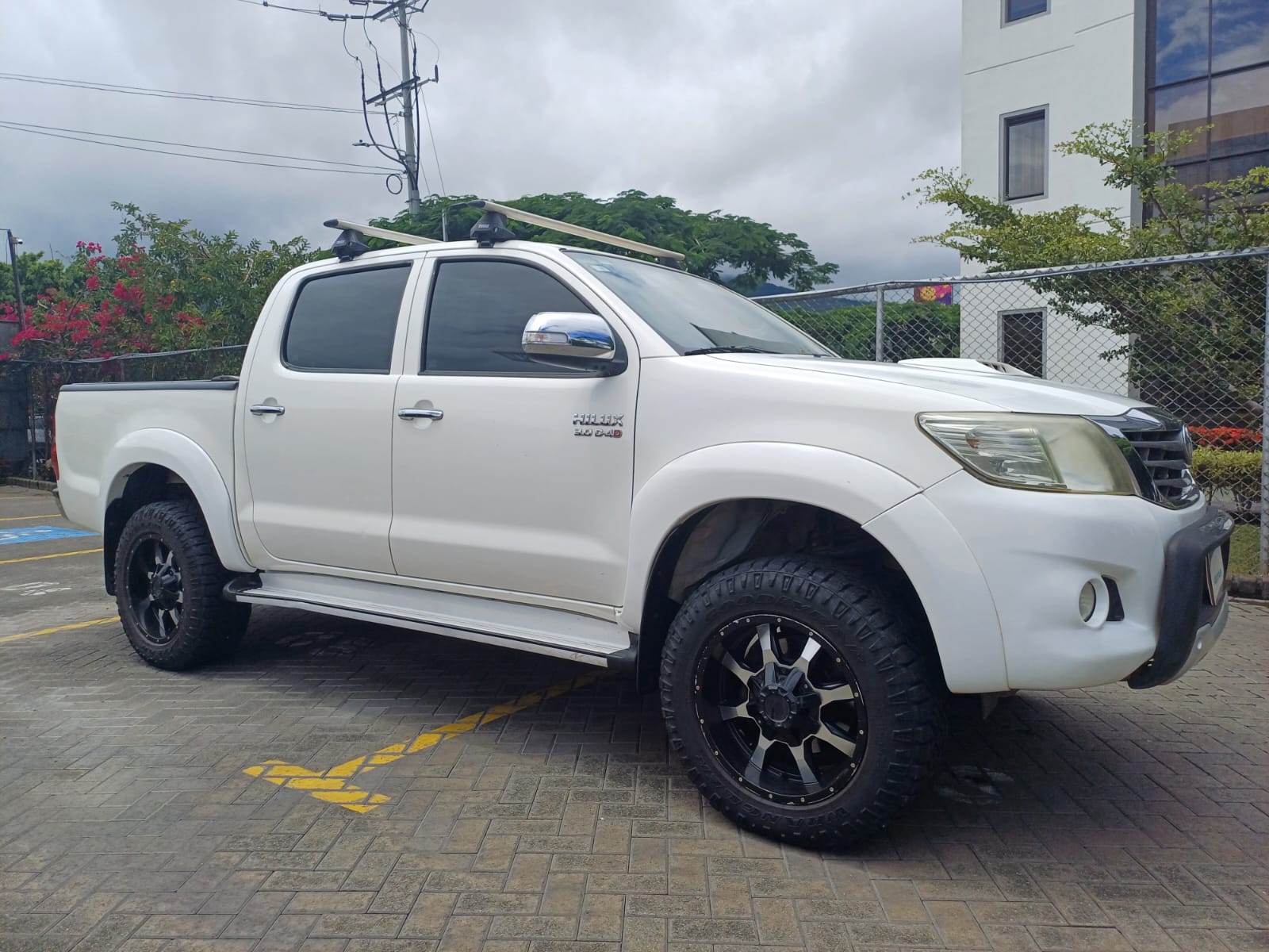 TOYOTA HILUX SRV