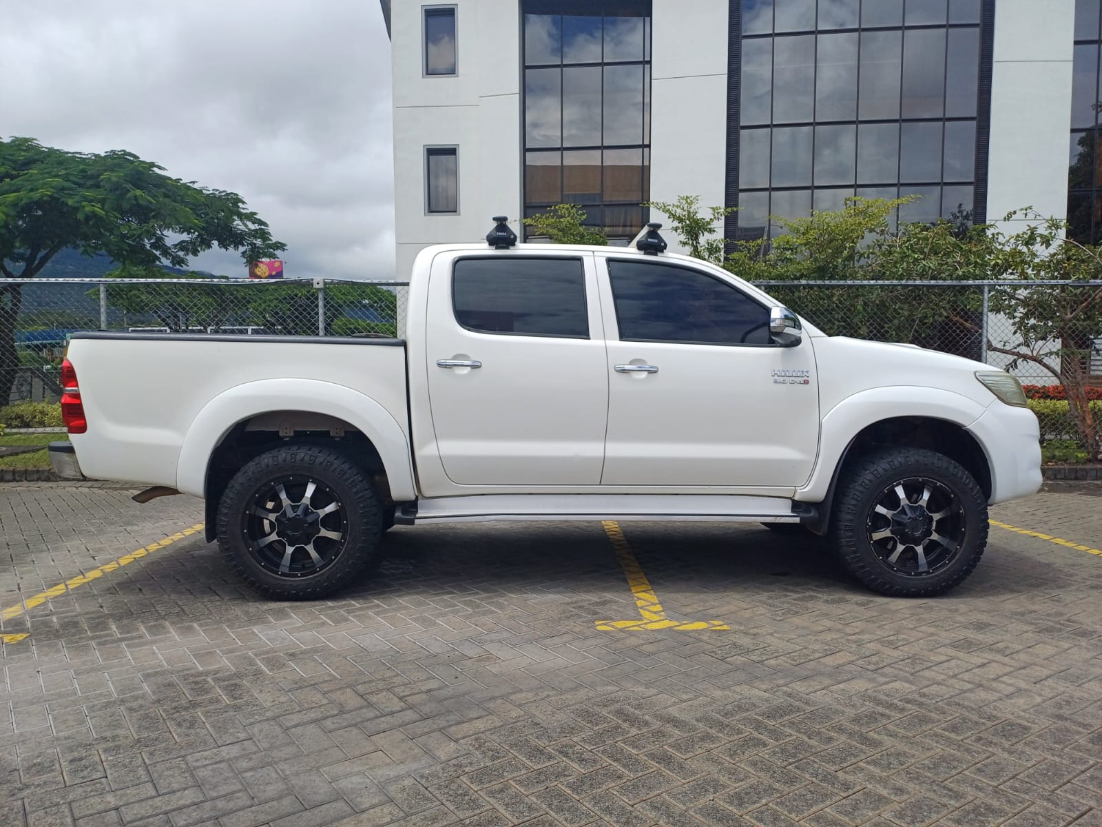 TOYOTA HILUX SRV