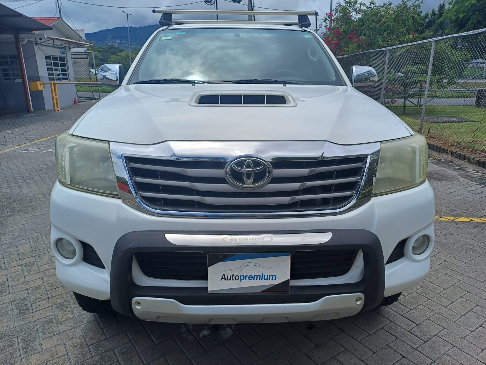 TOYOTA HILUX SRV