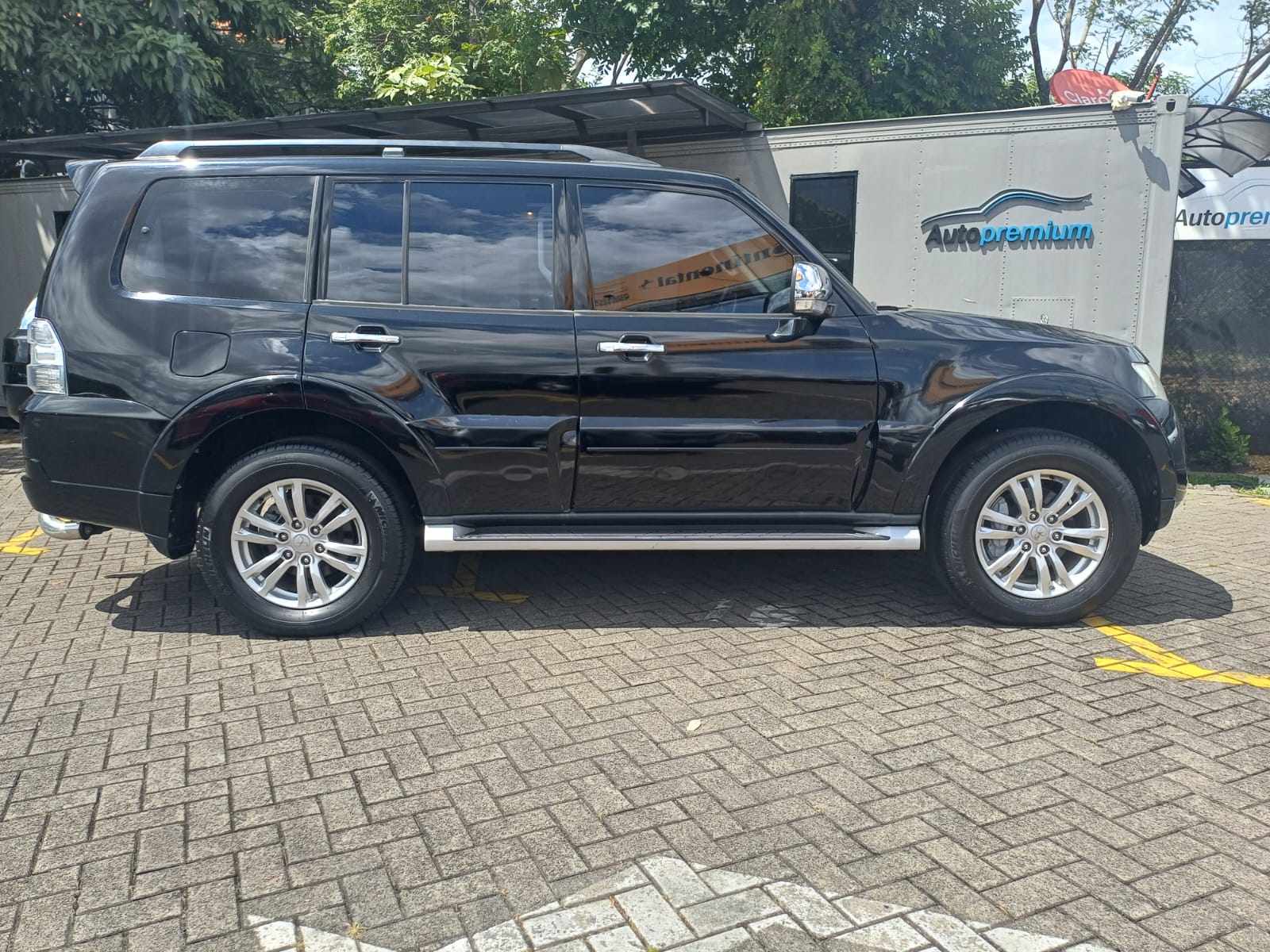 MITSUBISHI MONTERO PAJERO