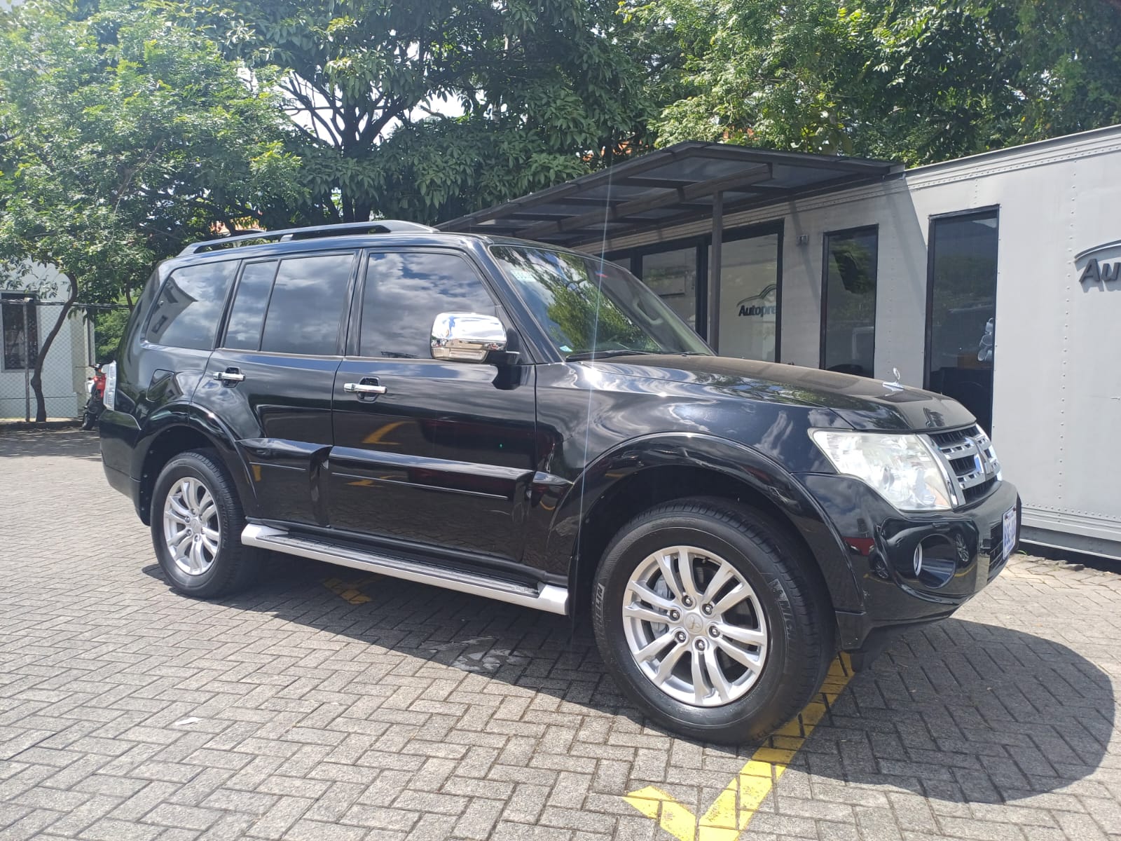 MITSUBISHI MONTERO PAJERO