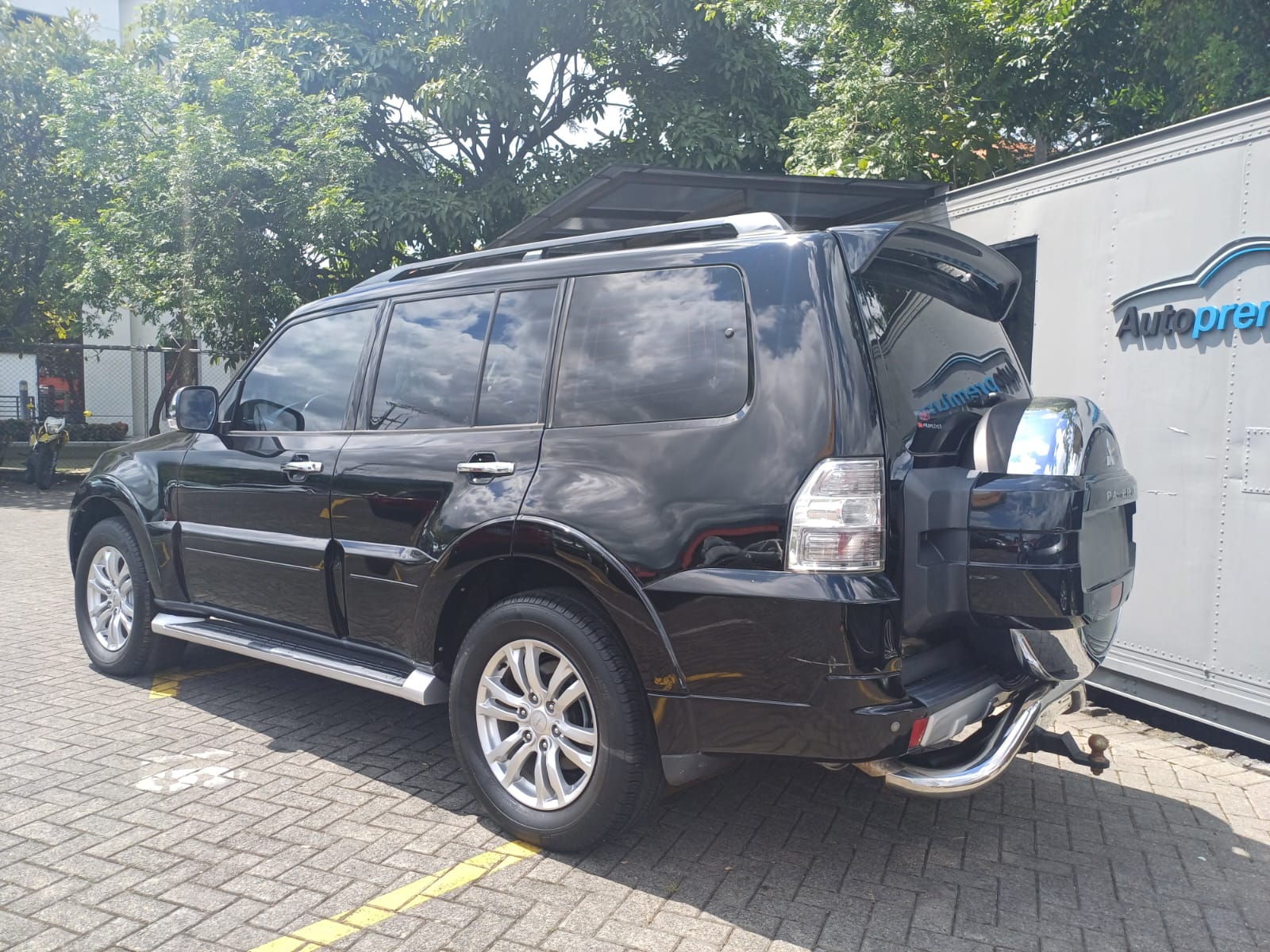 MITSUBISHI MONTERO PAJERO