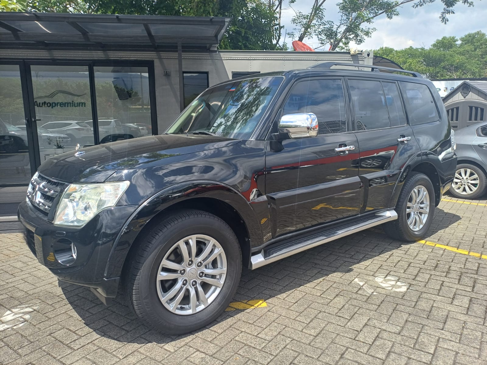 MITSUBISHI MONTERO PAJERO