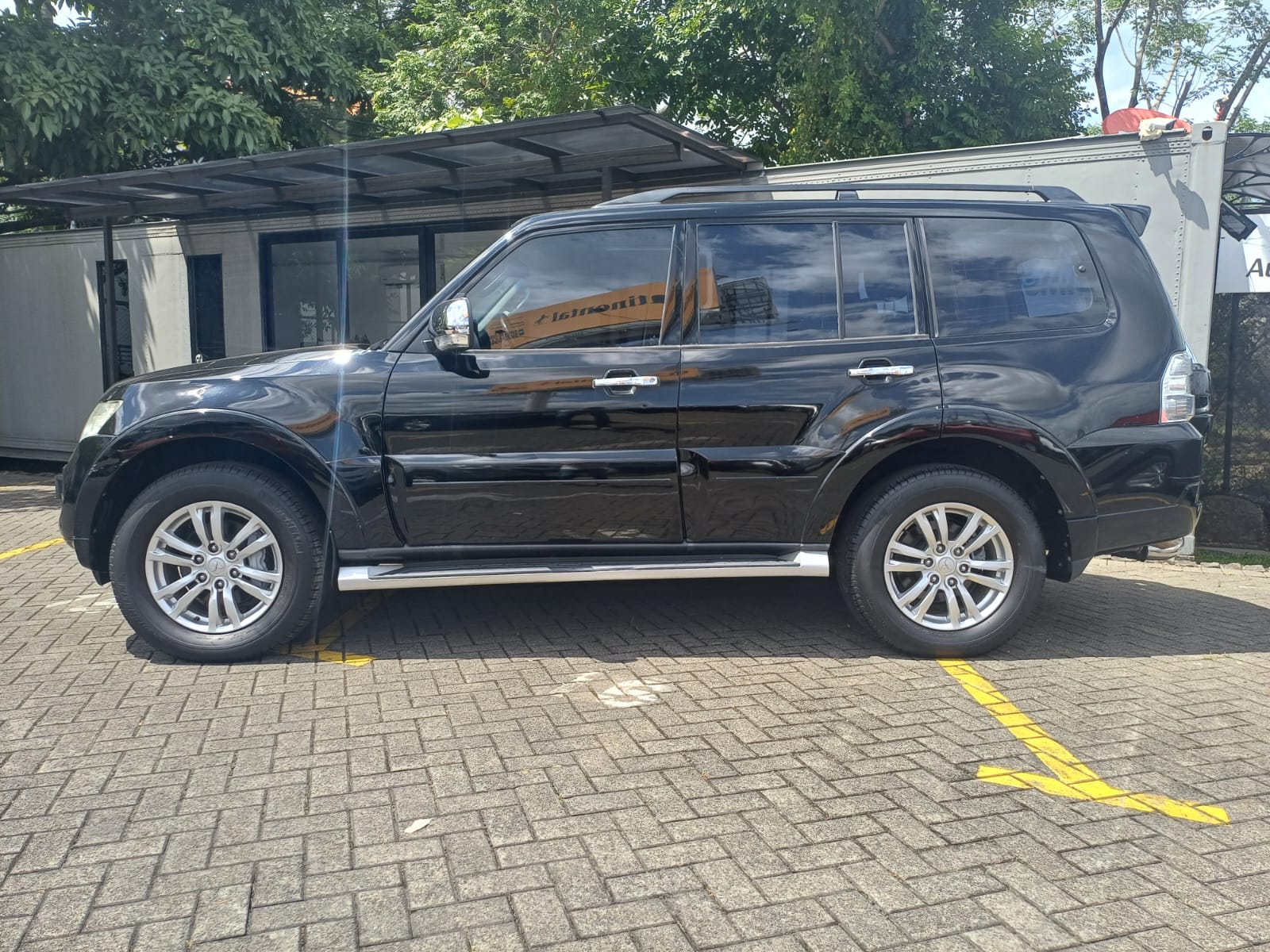 MITSUBISHI MONTERO PAJERO