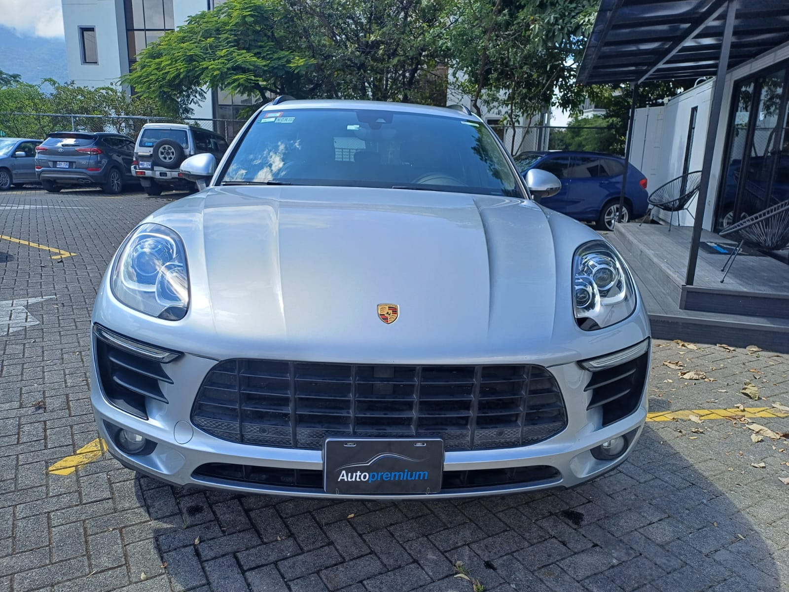 PORSCHE MACAN