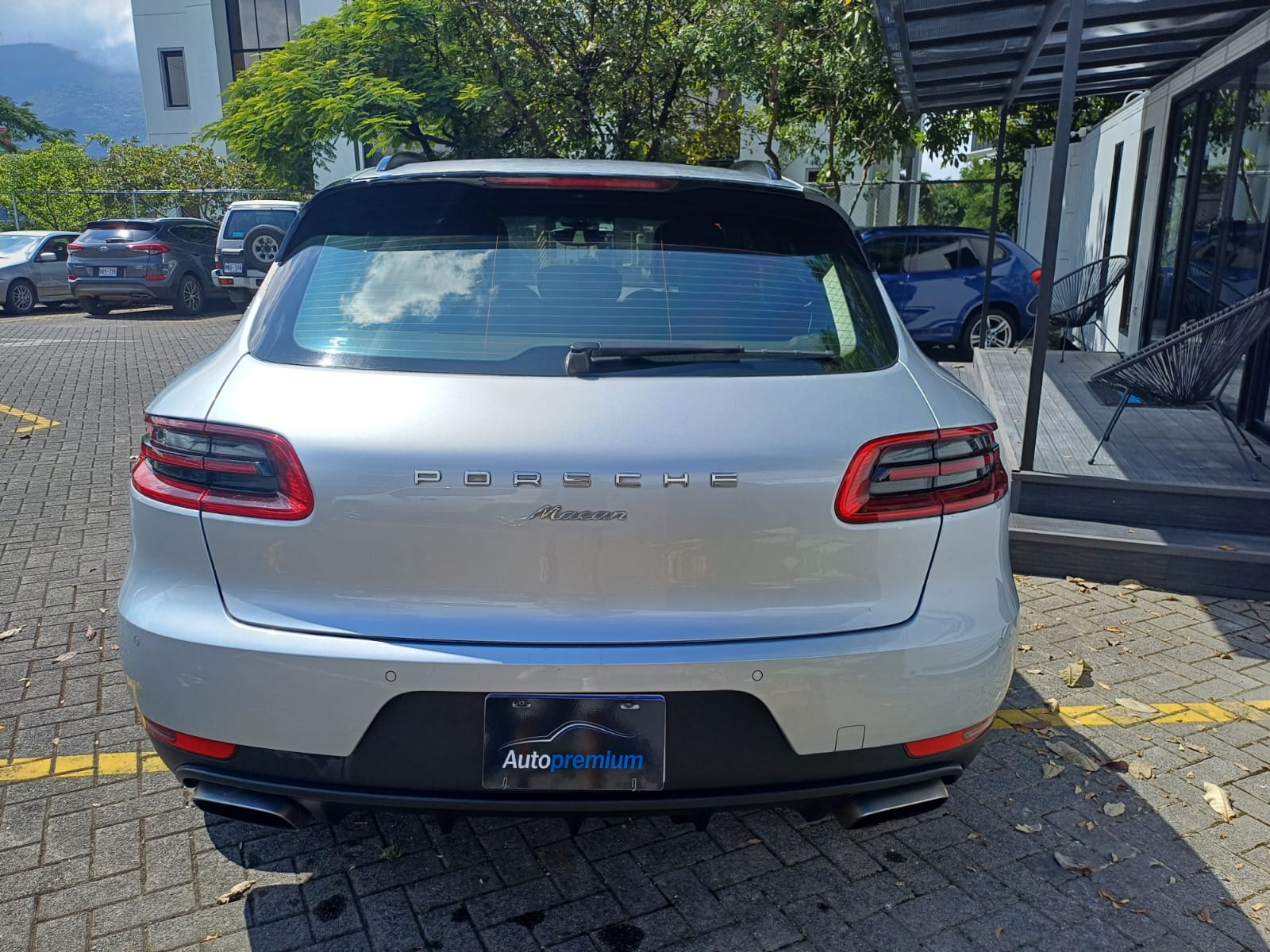 PORSCHE MACAN