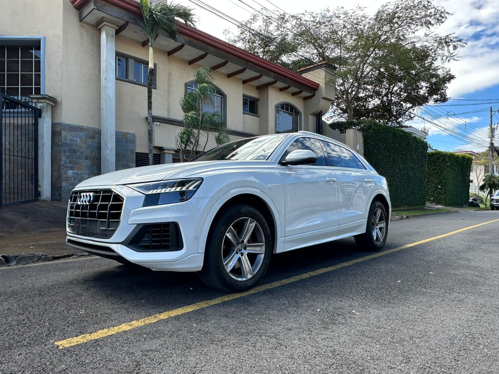 AUDI Q8