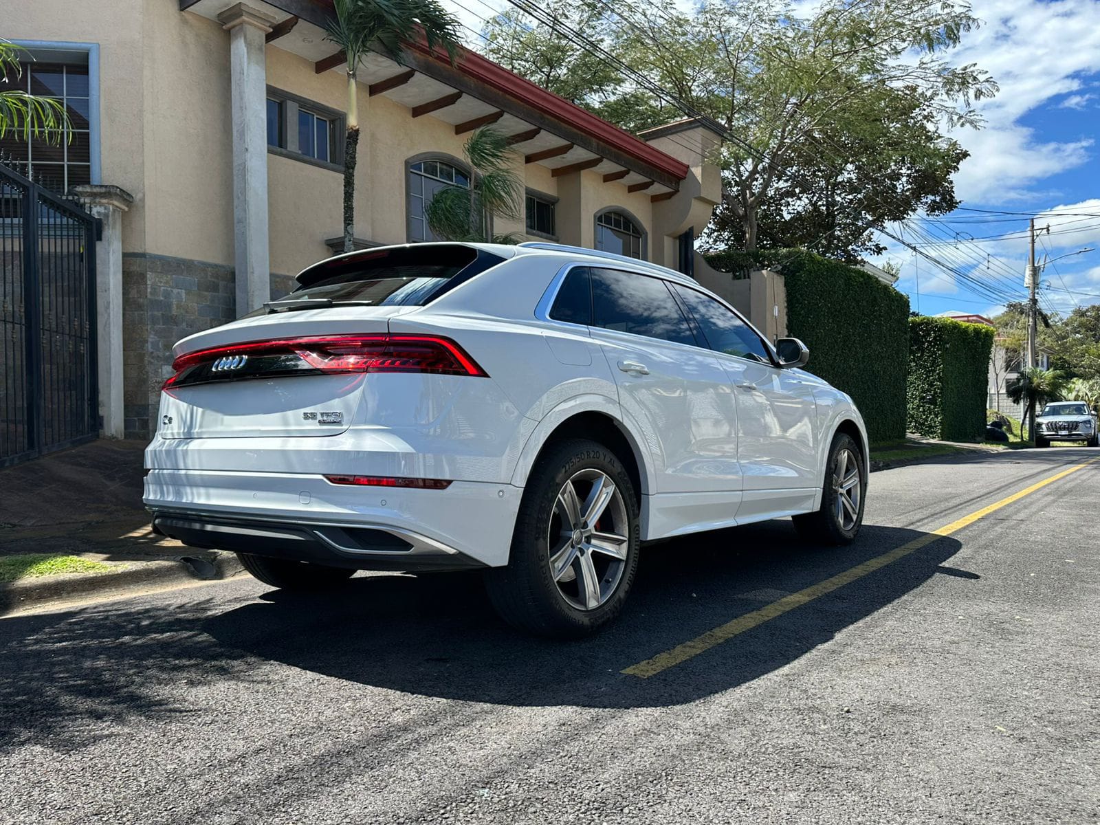 AUDI Q8