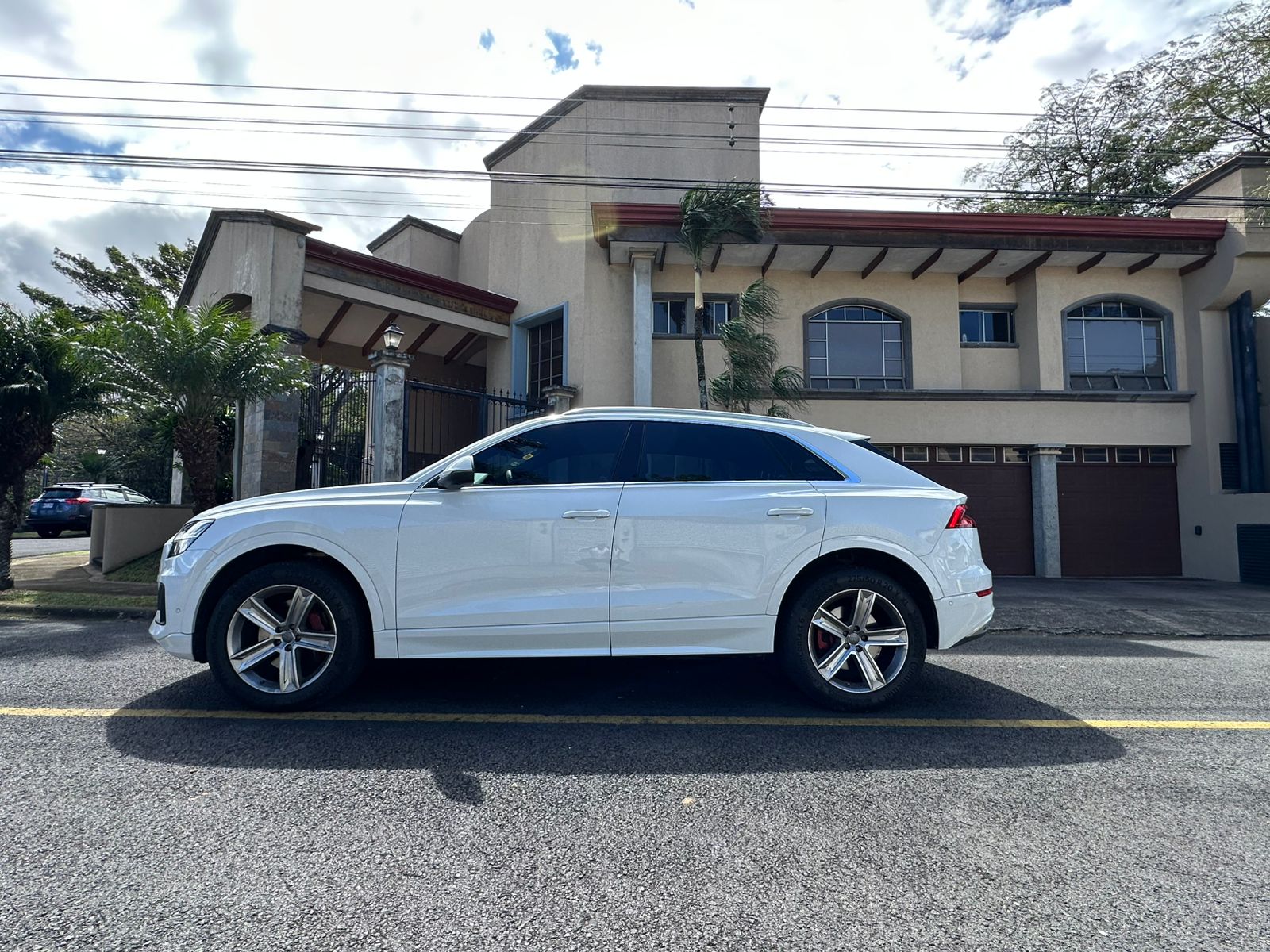 AUDI Q8