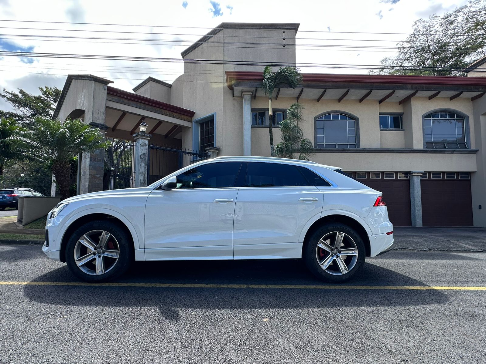 AUDI Q8