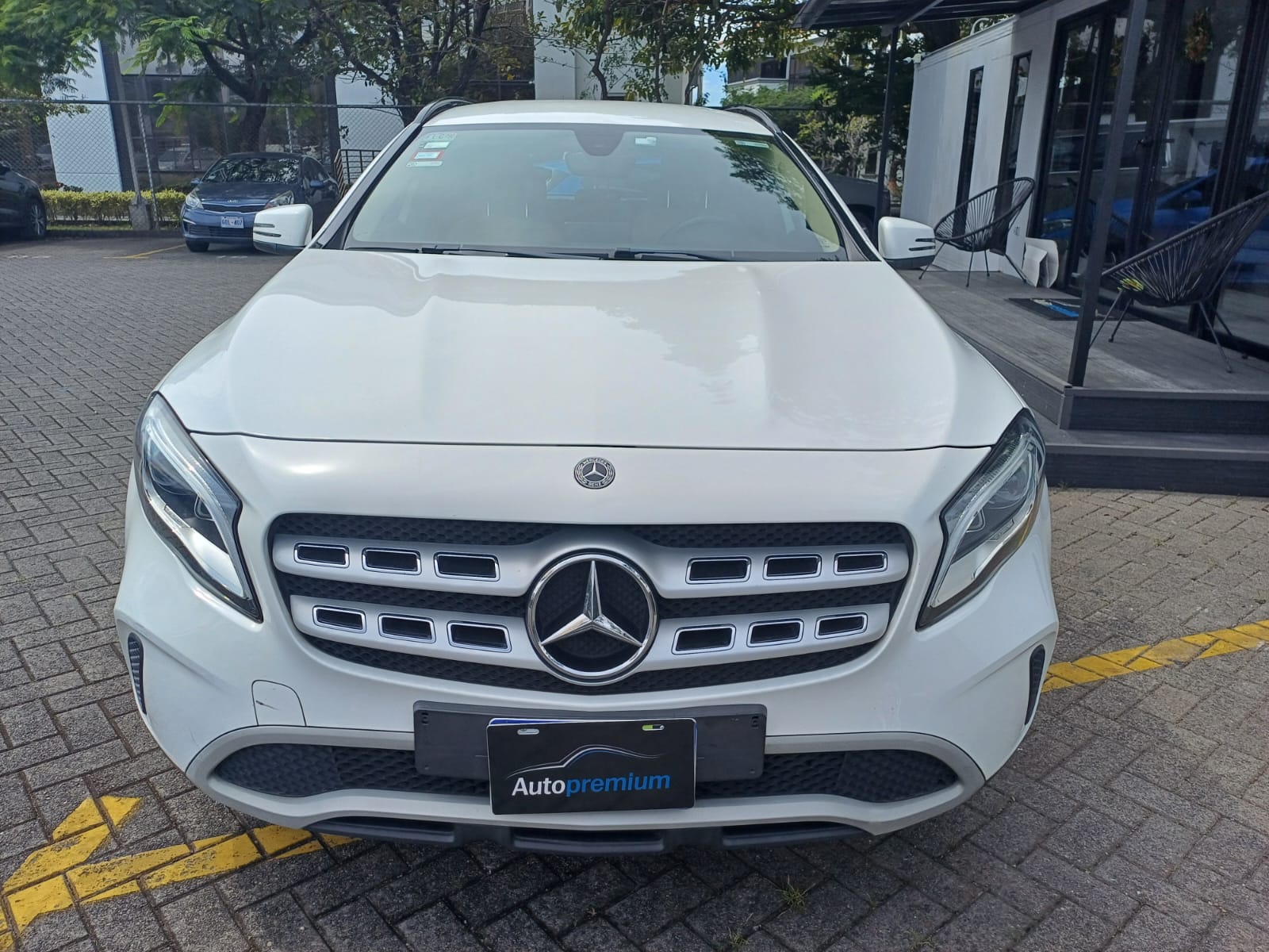 MERCEDES BENZ GLA 180