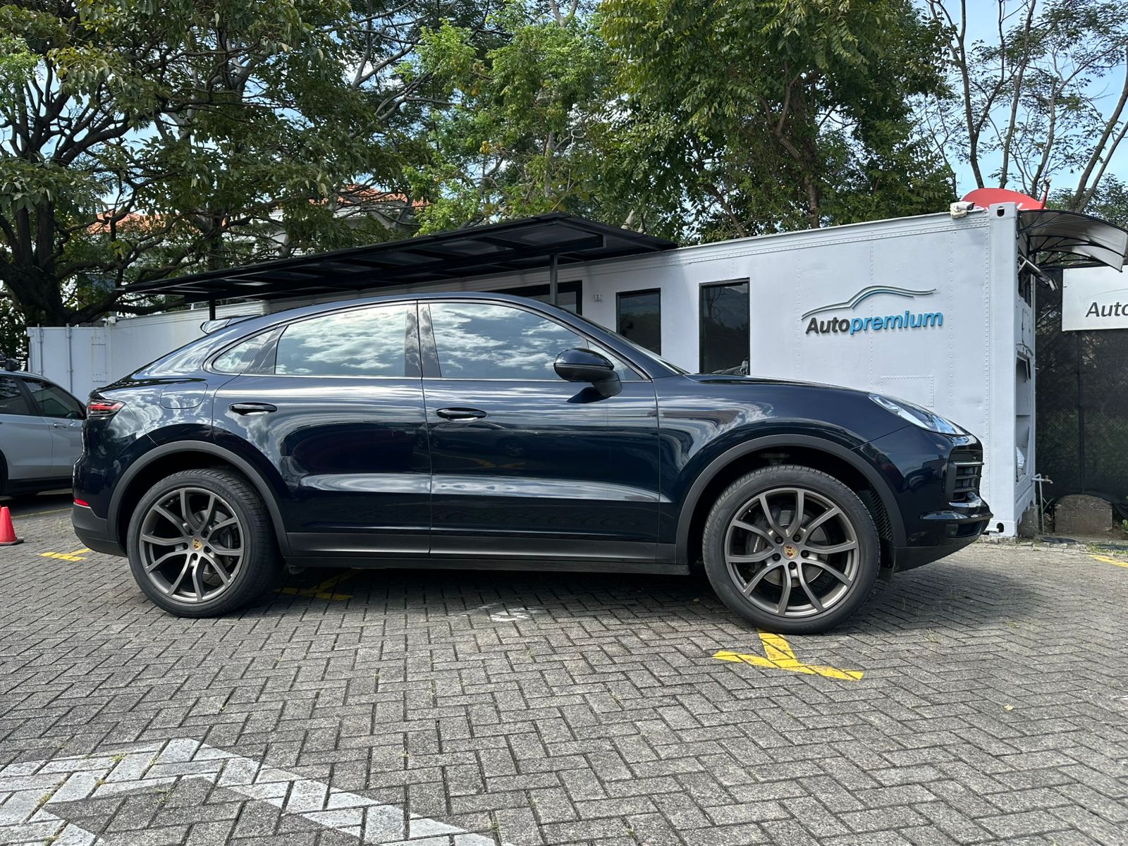 PORSCHE CAYENNE COUPE