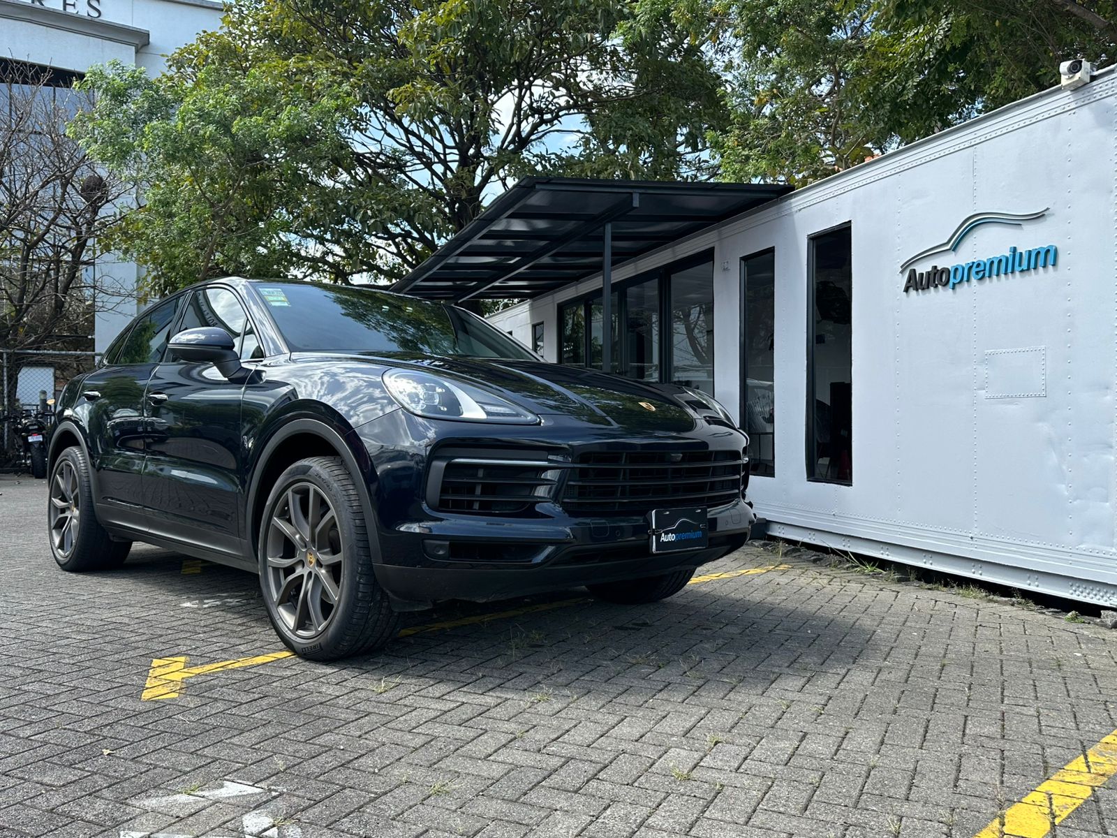 PORSCHE CAYENNE COUPE