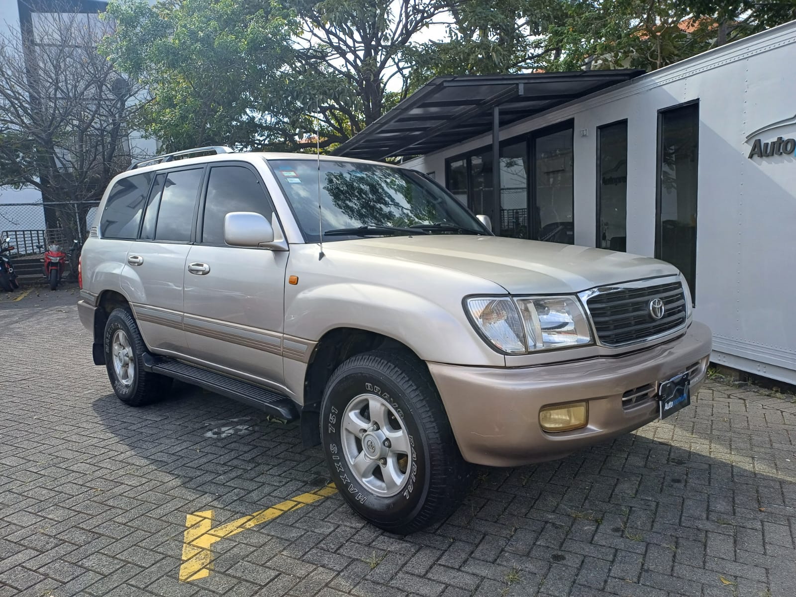 TOYOTA LAND CRUISER VX