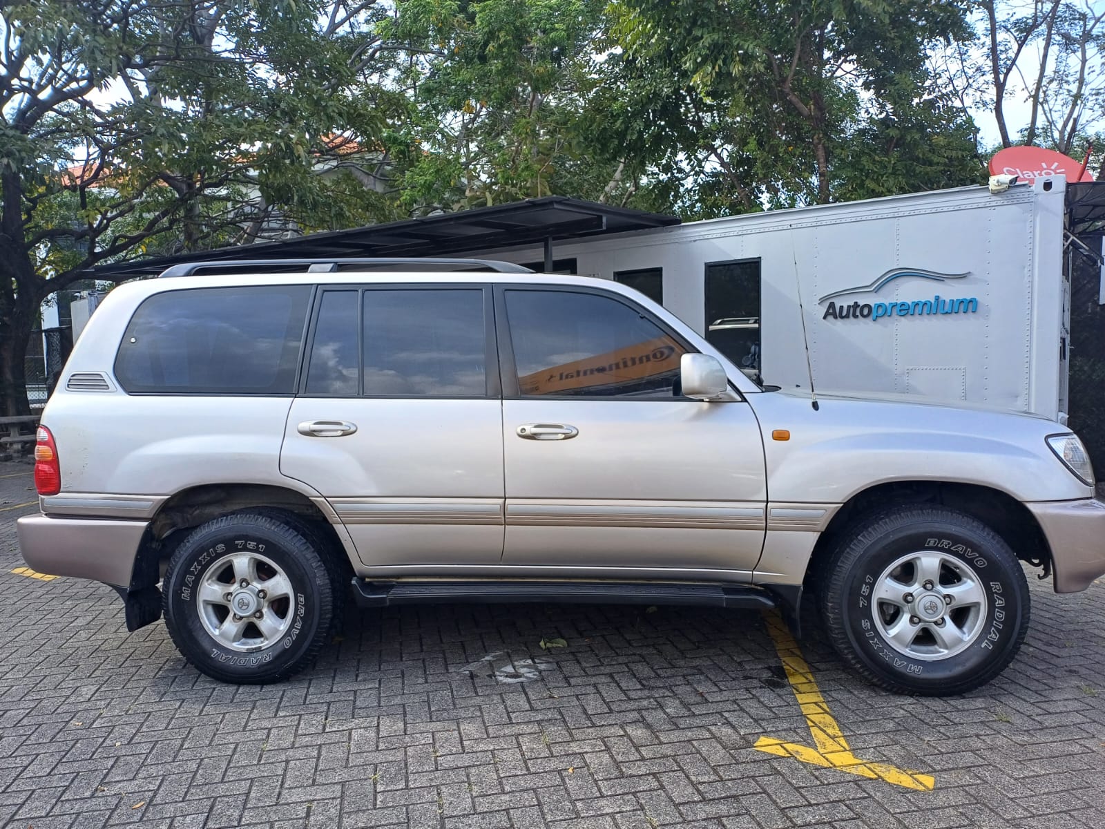 TOYOTA LAND CRUISER VX