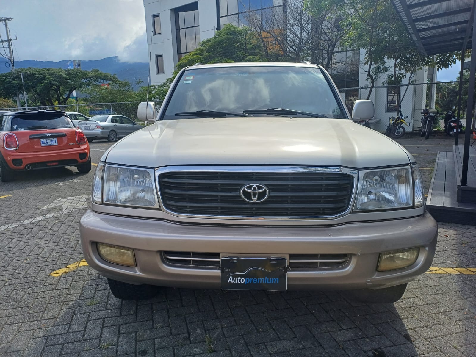 TOYOTA LAND CRUISER VX