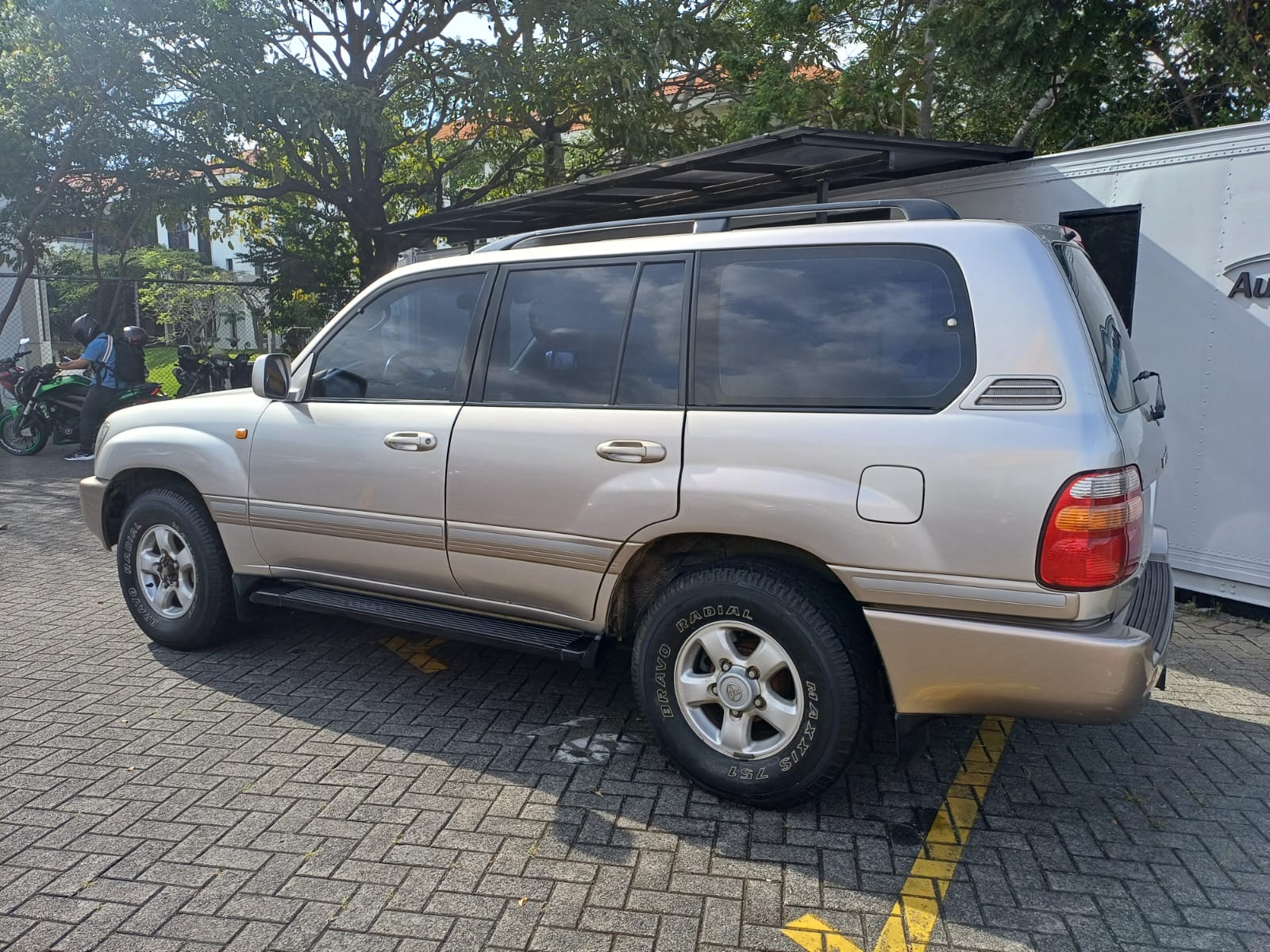 TOYOTA LAND CRUISER VX