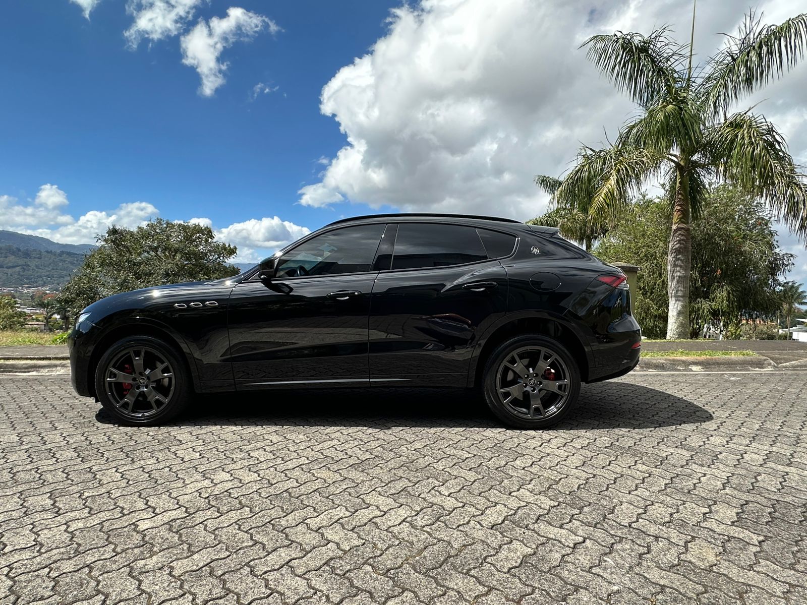 MASERATI LEVANTE Q4