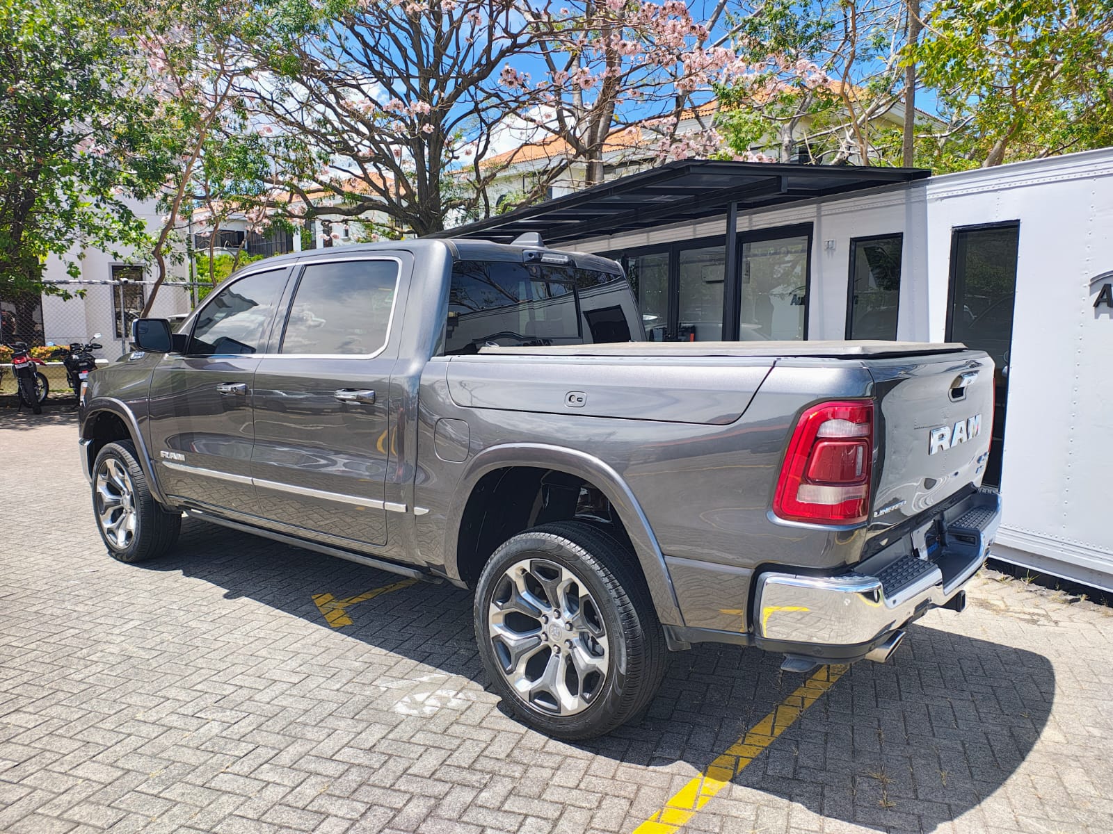 RAM 1500 HEMI