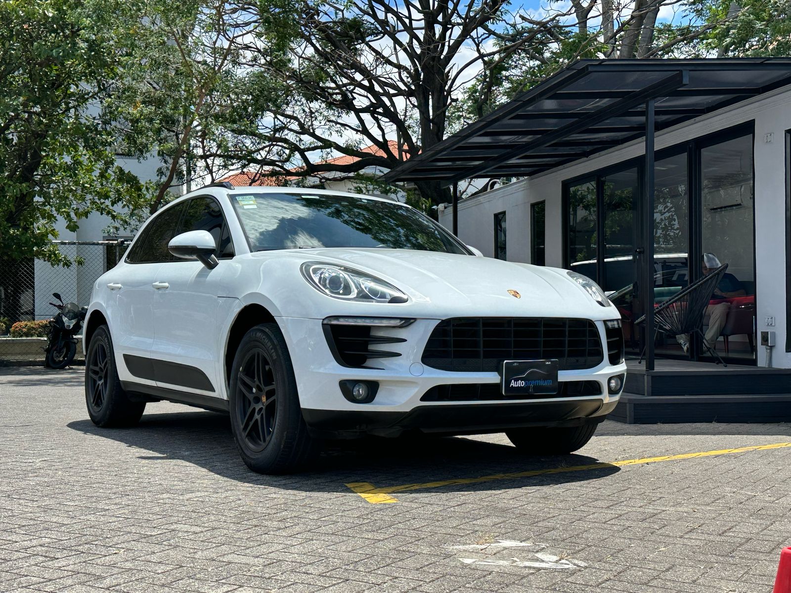 PORSCHE MACAN