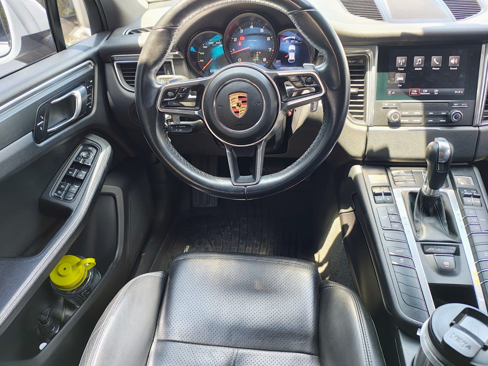 PORSCHE MACAN