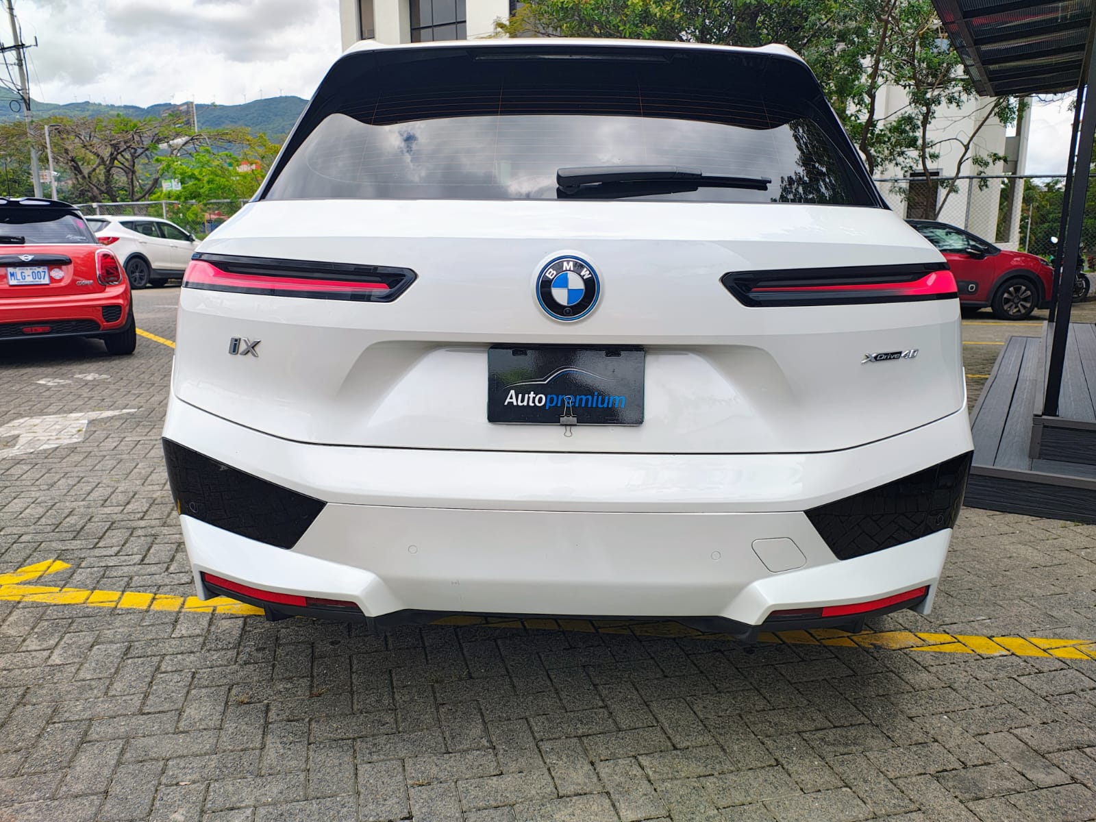 BMW iX