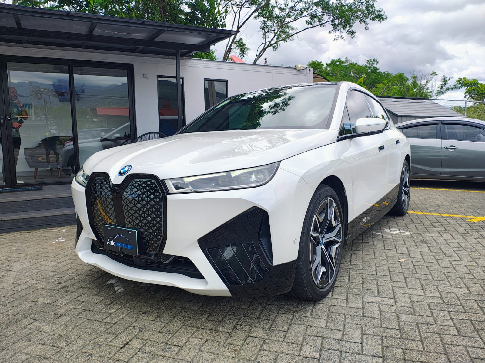 BMW iX