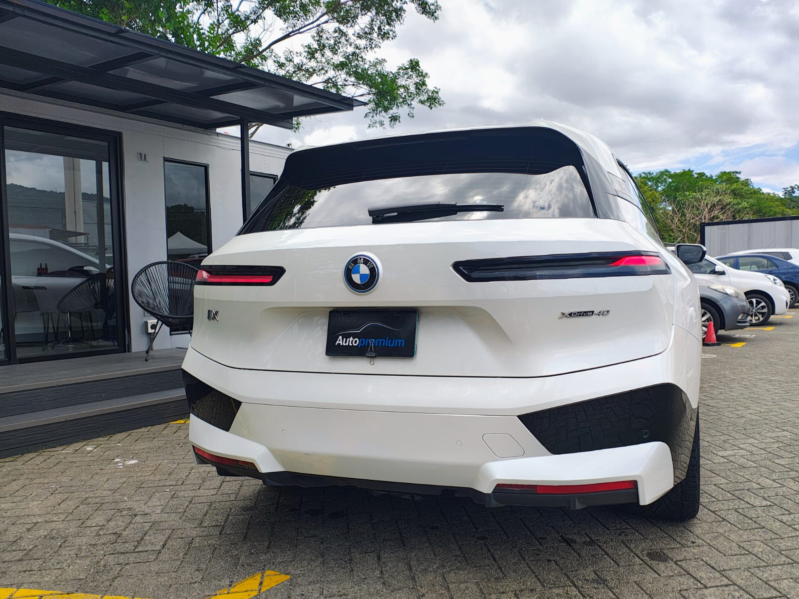 BMW iX