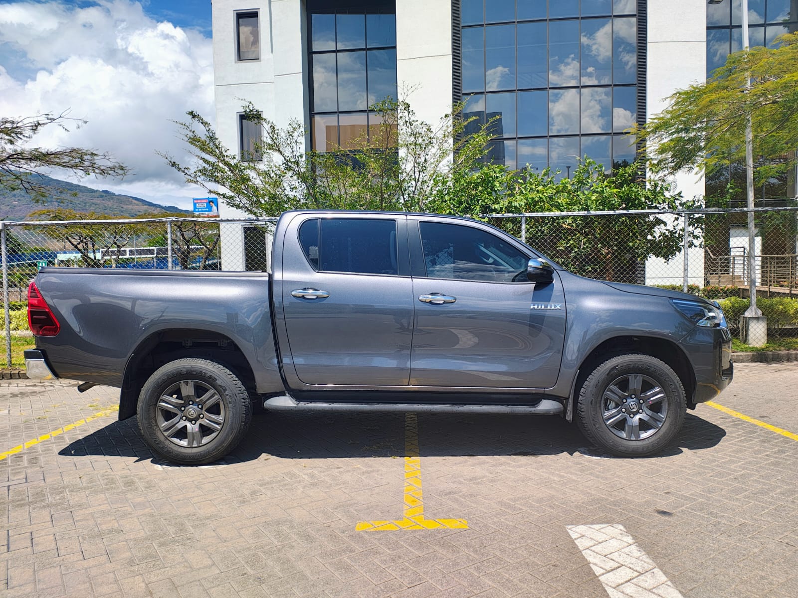 TOYOTA HILUX SRV
