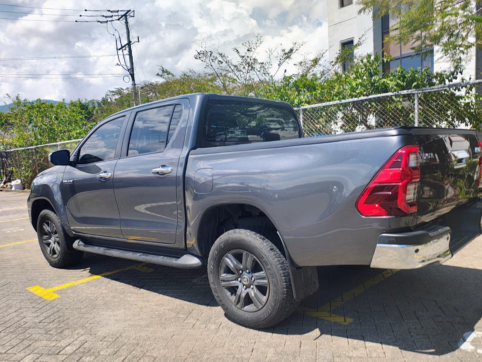 TOYOTA HILUX SRV