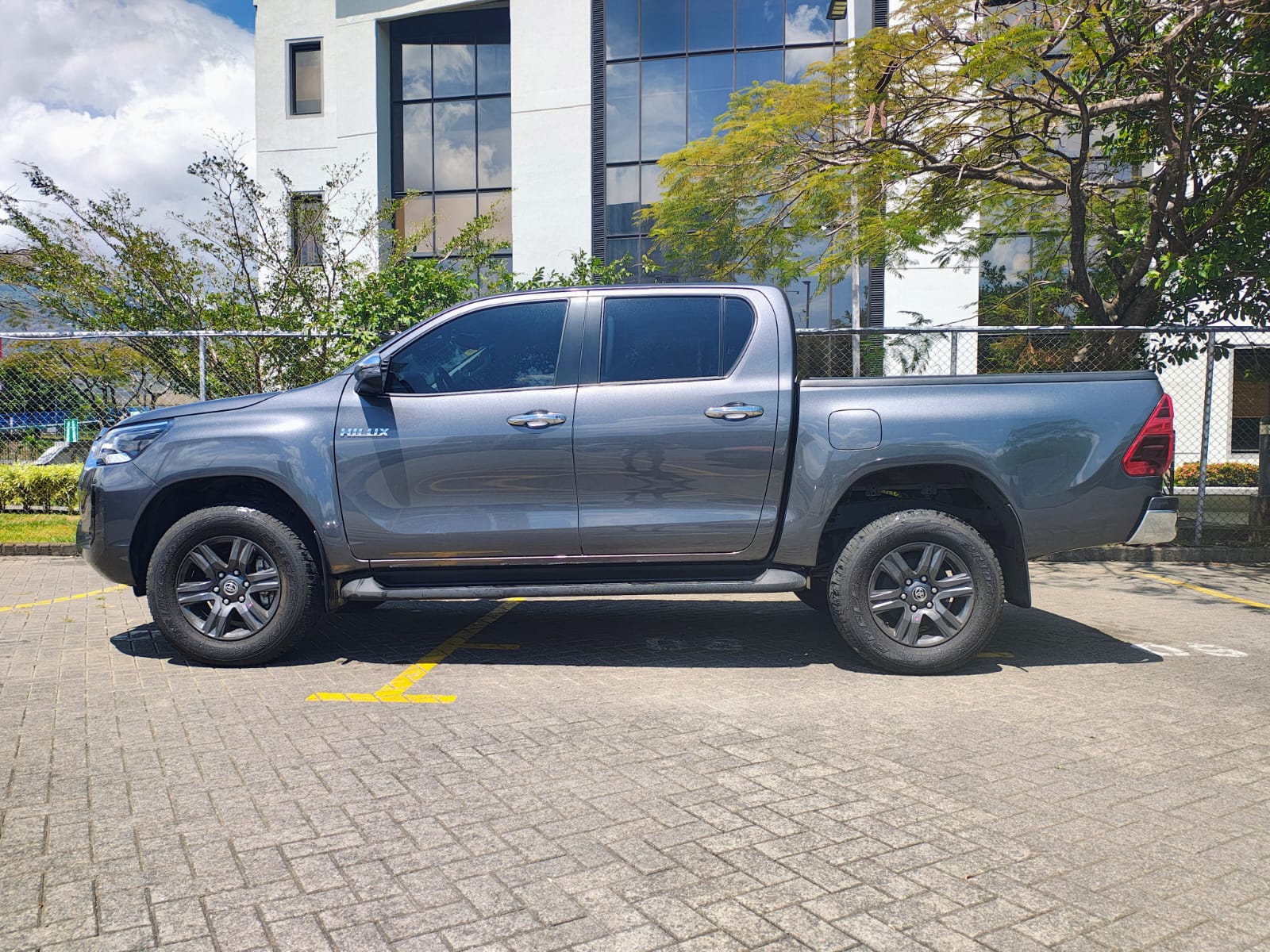 TOYOTA HILUX SRV