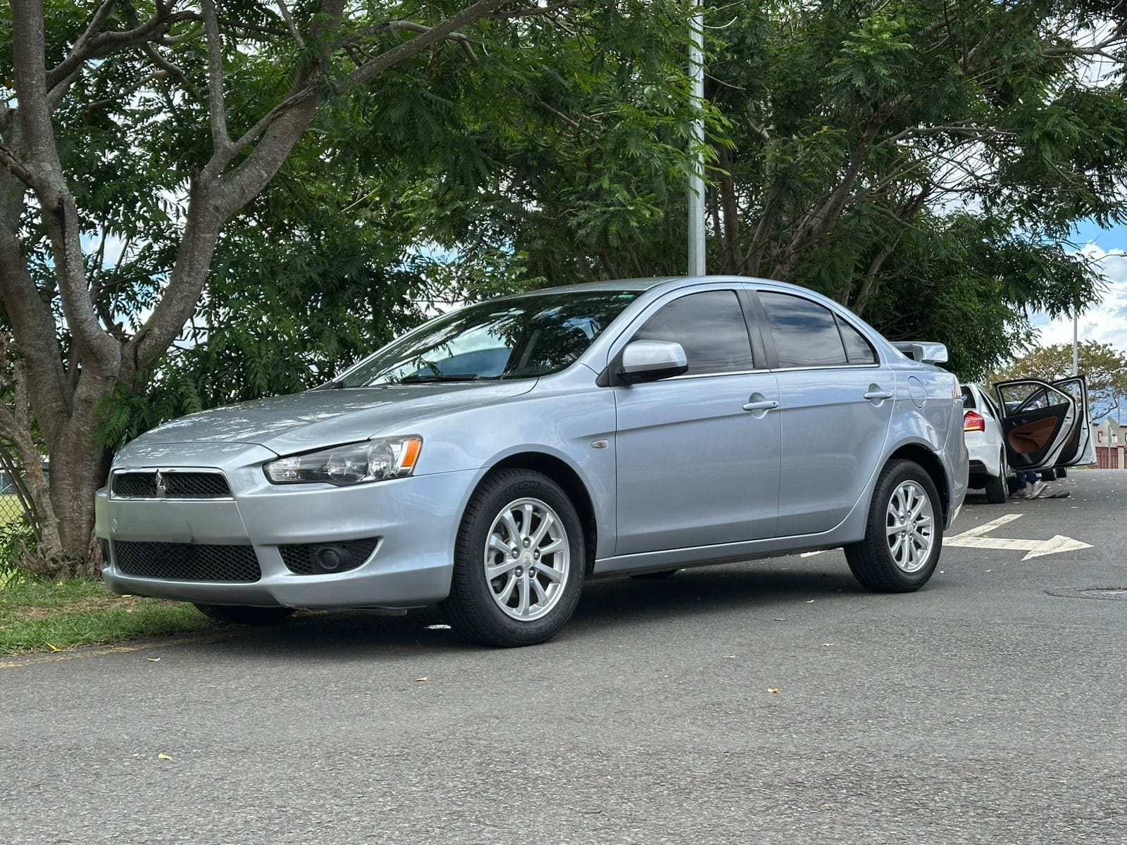 MITSUBISHI LANCER GLS