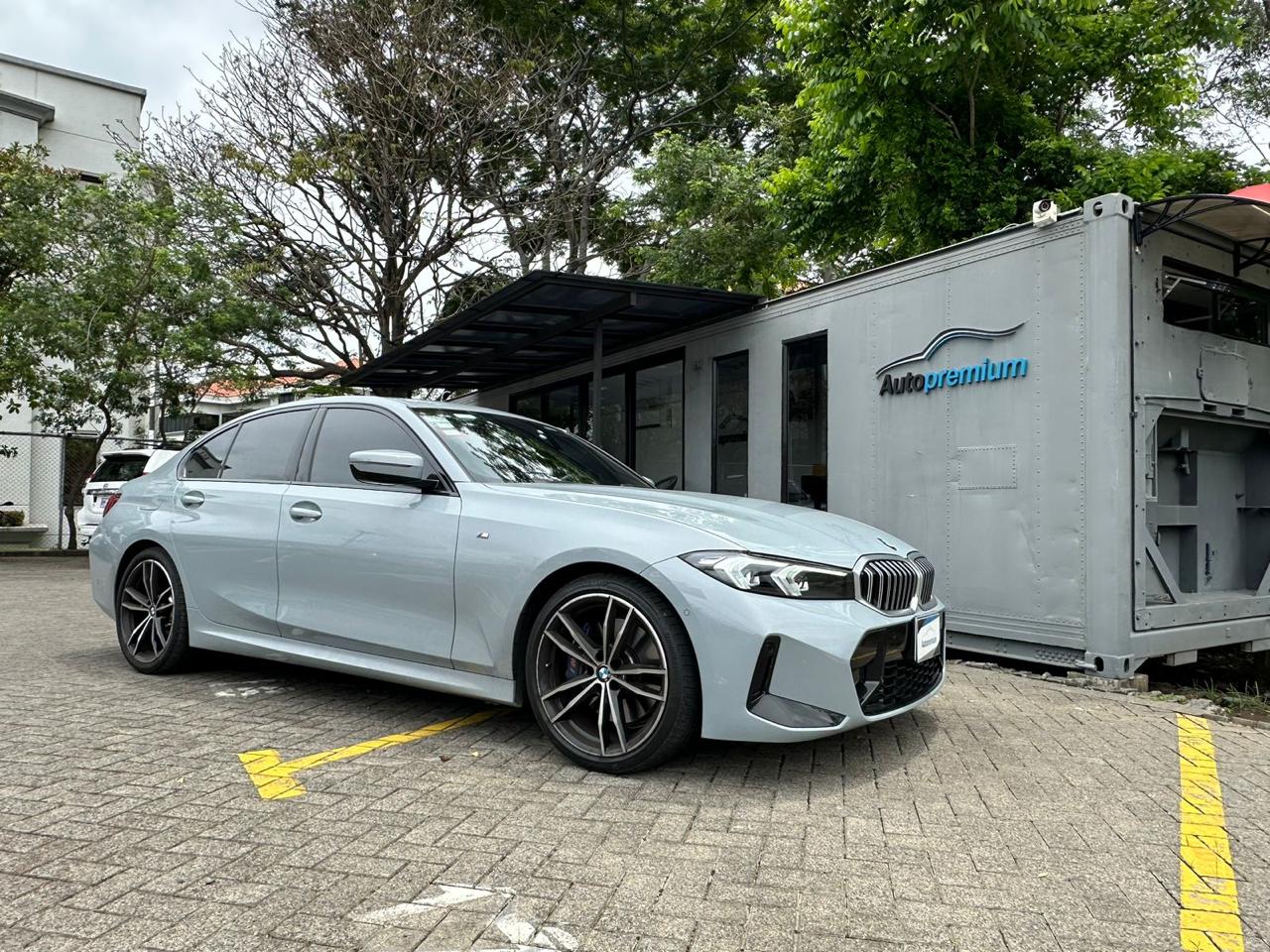 BMW 330i PAQ M